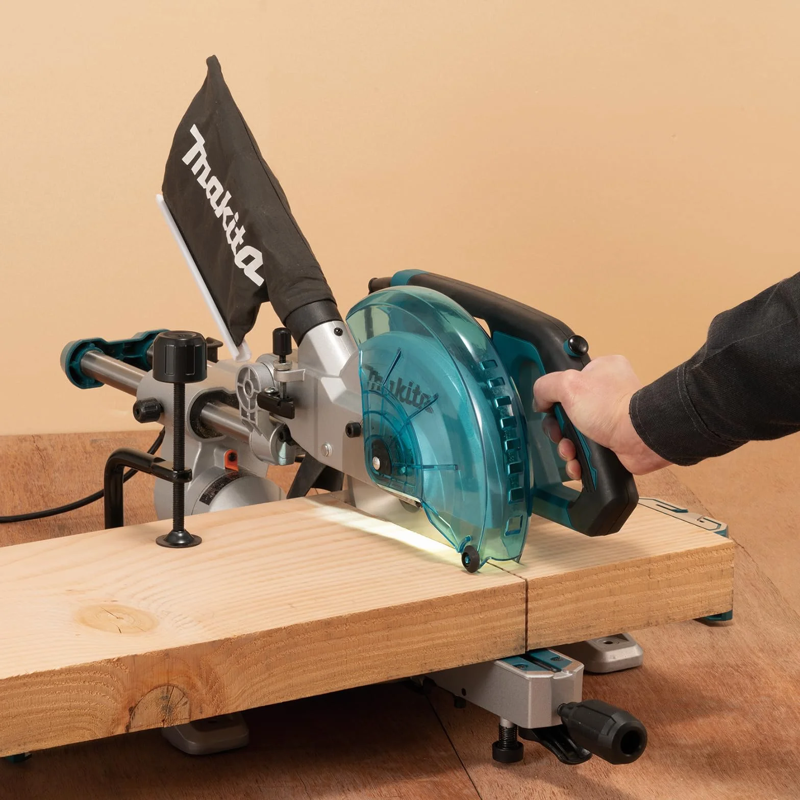 Makita Piła 216 mm