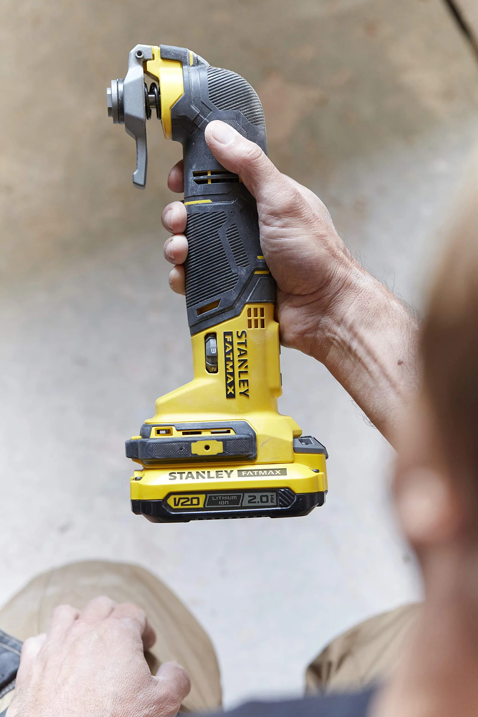 Stanley FATMAX Bezprzewodowe narzędzie wielofunkcyjne 18V 8000-18000 osc/min V20 SFMCE500D2K-QW