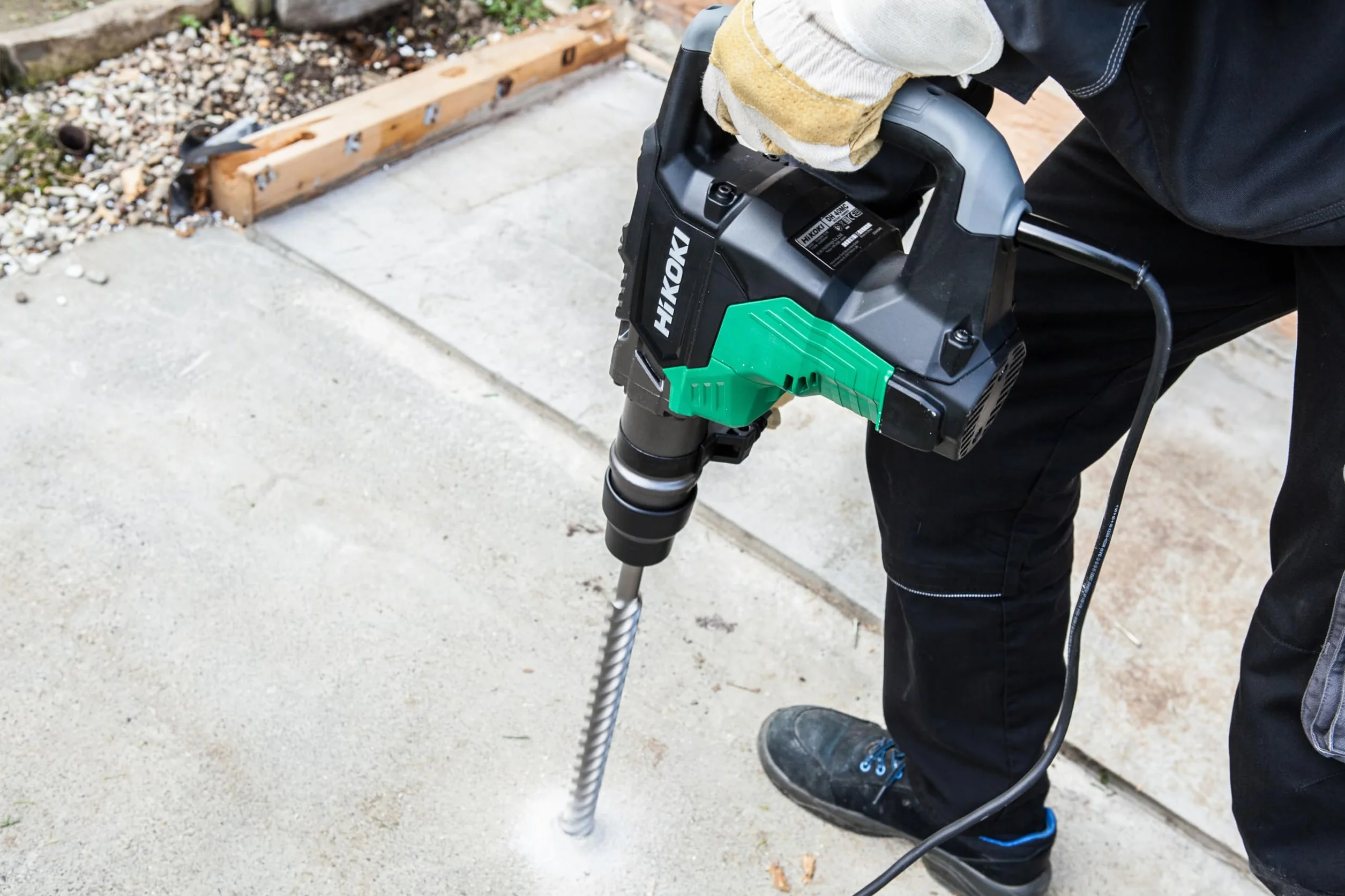 HiKOKI Bohr- & Meißelhammer DH40MC (1100W, 7.1 J, 40 mm Bohrleistung in Beton, SDS-max-Werkzeugaufnahme, Überlast-Rutschkupplung, Zubehör, im Transportkoffer)