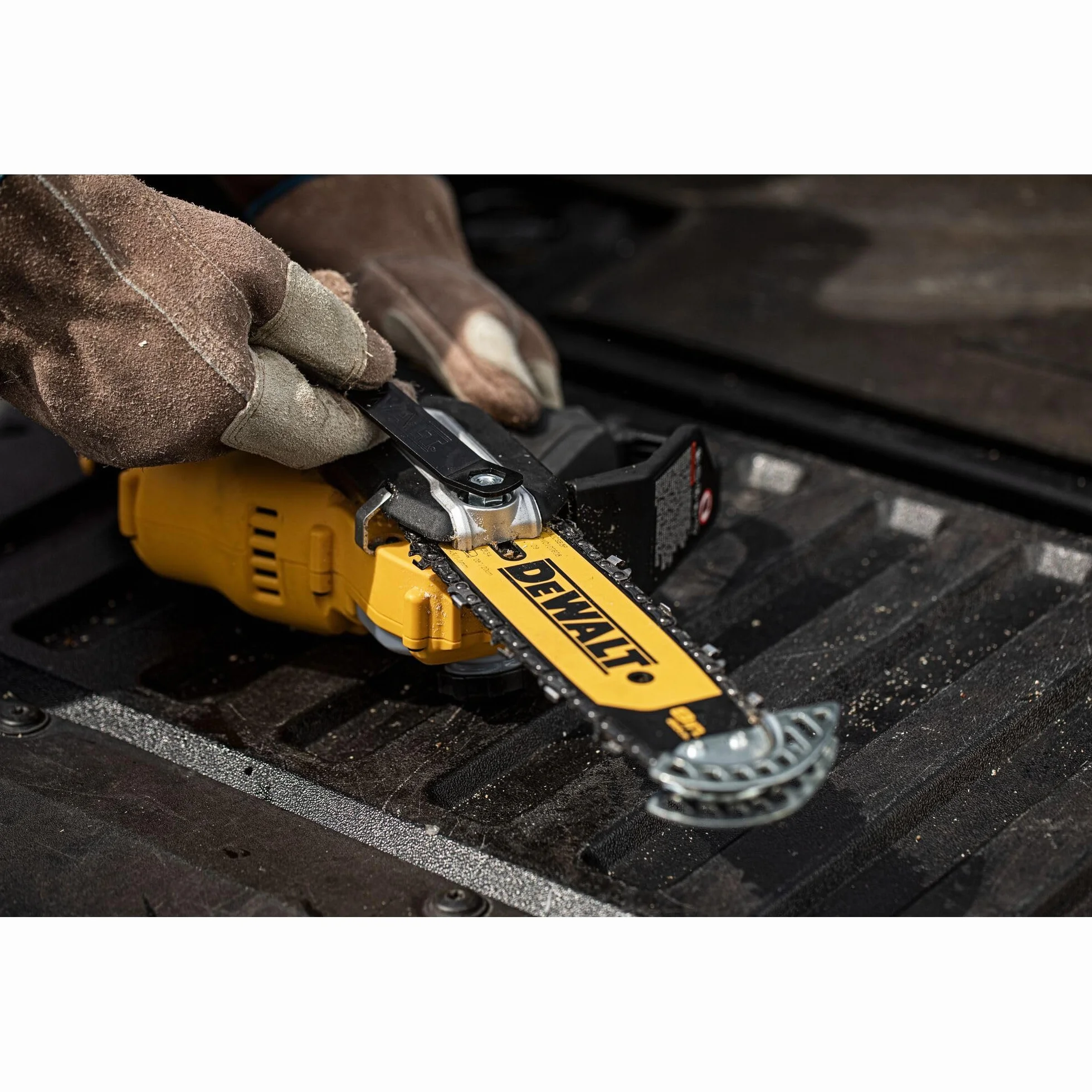 DEWALT DCMPS520N-XJ akumulatorowa piła do gałęzi 18 V (miecz 20 cm, silnik bezszczotkowy, automatyczne smarowanie łańcucha, metalowa ochrona na czubku miecza, boczne napięcie łańcucha, dostawa bez