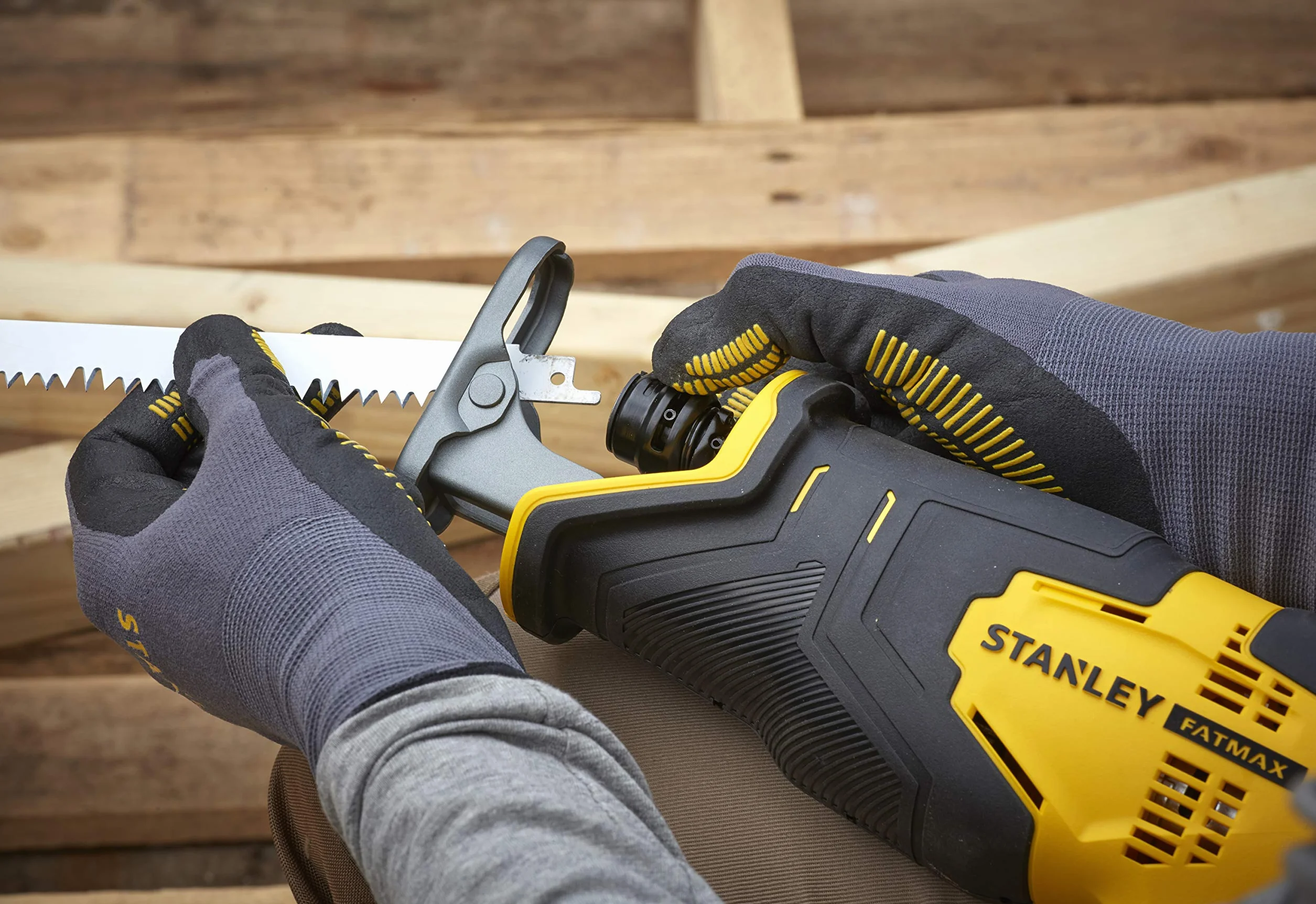 Stanley FatMax SFMCS300D2K akumulatorowa piła szablasta 18 V (2,0 Ah, zmienna prędkość skokowa, wymiana brzeszczotu bez użycia narzędzi, ruchoma prowadnica, w zestawie 2 akumulatory, ładowarka,