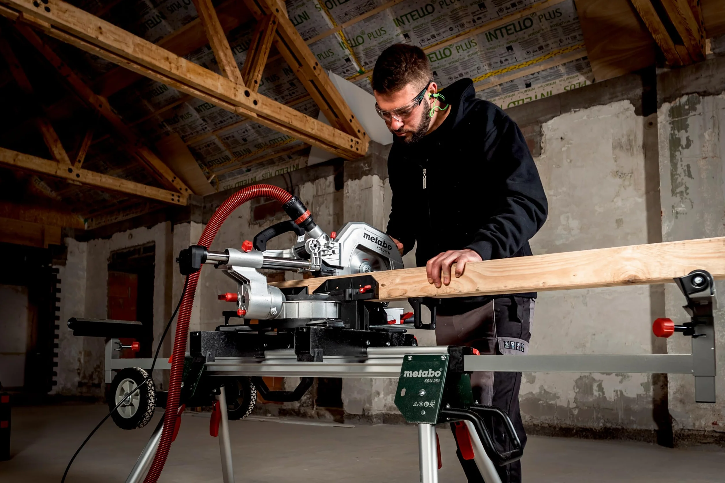 Metabo ukośnica KGS 216 M – 613216000 – Z funkcją Precision Cut Line, tarczą 216 mm i funkcją posuwu – Długość kabla 2 m