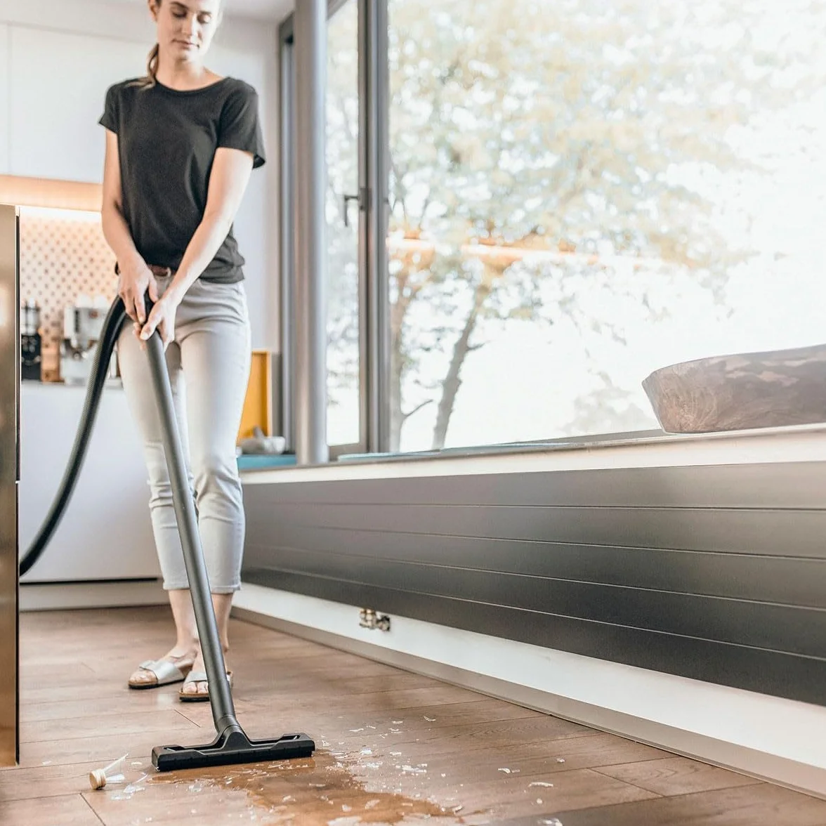 Kärcher Odkurzacz na Mokro/Sucho WD 2 Plus V-12/4/18/C, w tym filtr kartridżowy, worek filtracyjny z włókniny, 1000 W, zbiornik z tworzywa sztucznego: 12 l, wąż ssący: 1,8 m, funkcja wydmuchu, ssawki