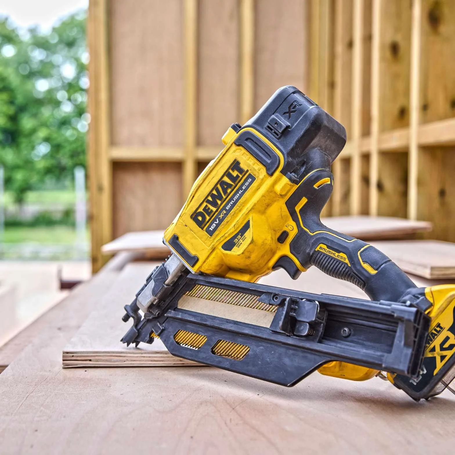 DEWALT DCN930N-XJ 18V XR bezszczotkowa gwoździarka do oprawy nowej generacji, goła jednostka