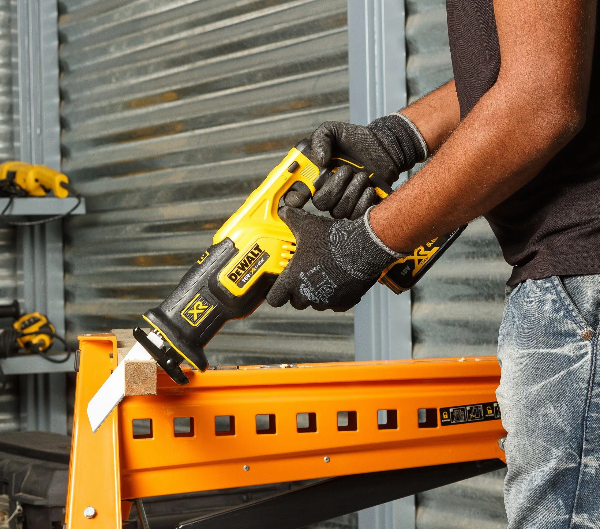 Dewalt DCS367NT Akumulatorowa Piła Szablasta z Walizką, 18 V, Czarny/Żółty, 43.5 x 33 x 16.5 cm