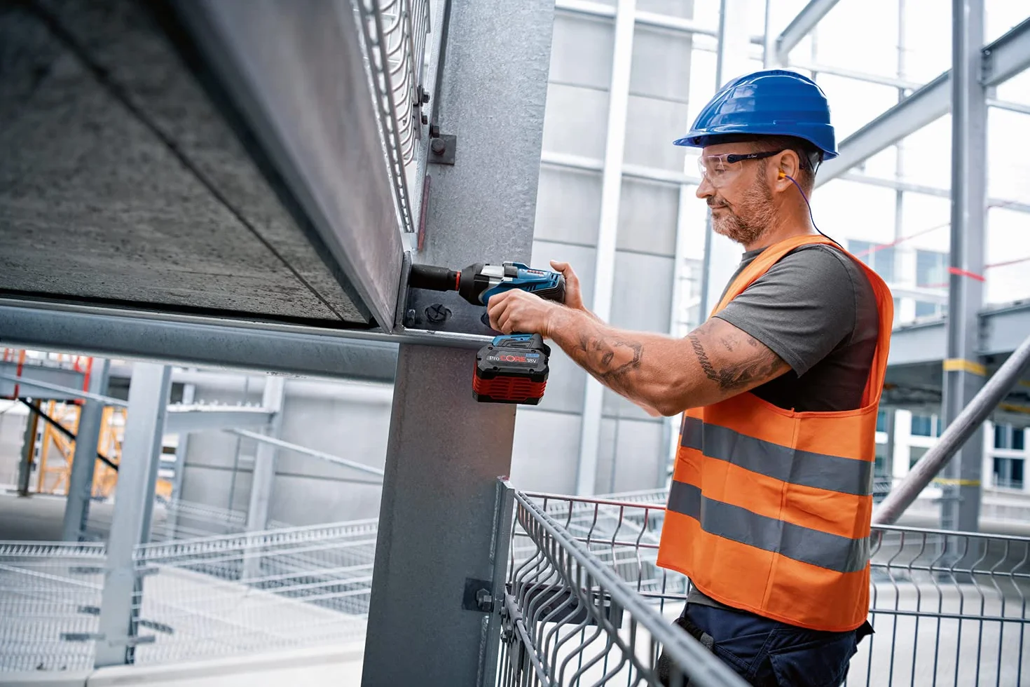 Akumulatorowa wkrętarka udarowa i klucz udarowy BITURBO GDS 18V-1000 C Bosch Professional (moment dokręcania 1 000 Nm, moment zrywający 1 600 Nm, bez akumulatorów i ładowarki, opakowanie kartonowe)