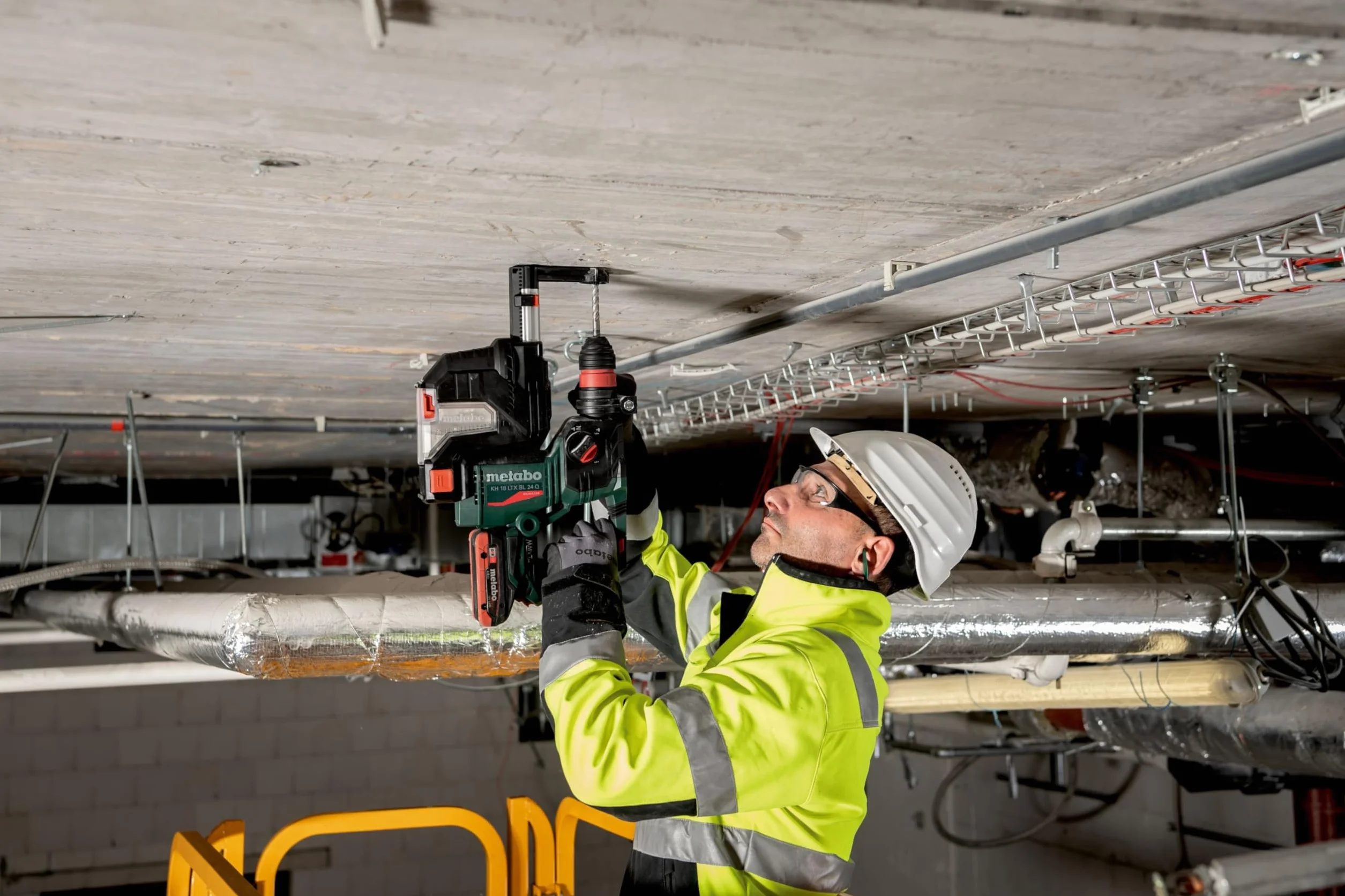metabo Akumulatorowy młot kombi KH 18 LTX BL 24 Q zestaw ISA - 18 V, 2,2 J, energia udaru 24 mm, średnica wiercenia w betonie - SDS-plus z odsysaniem, silnik bezszczotkowy, idealny do wiercenia i