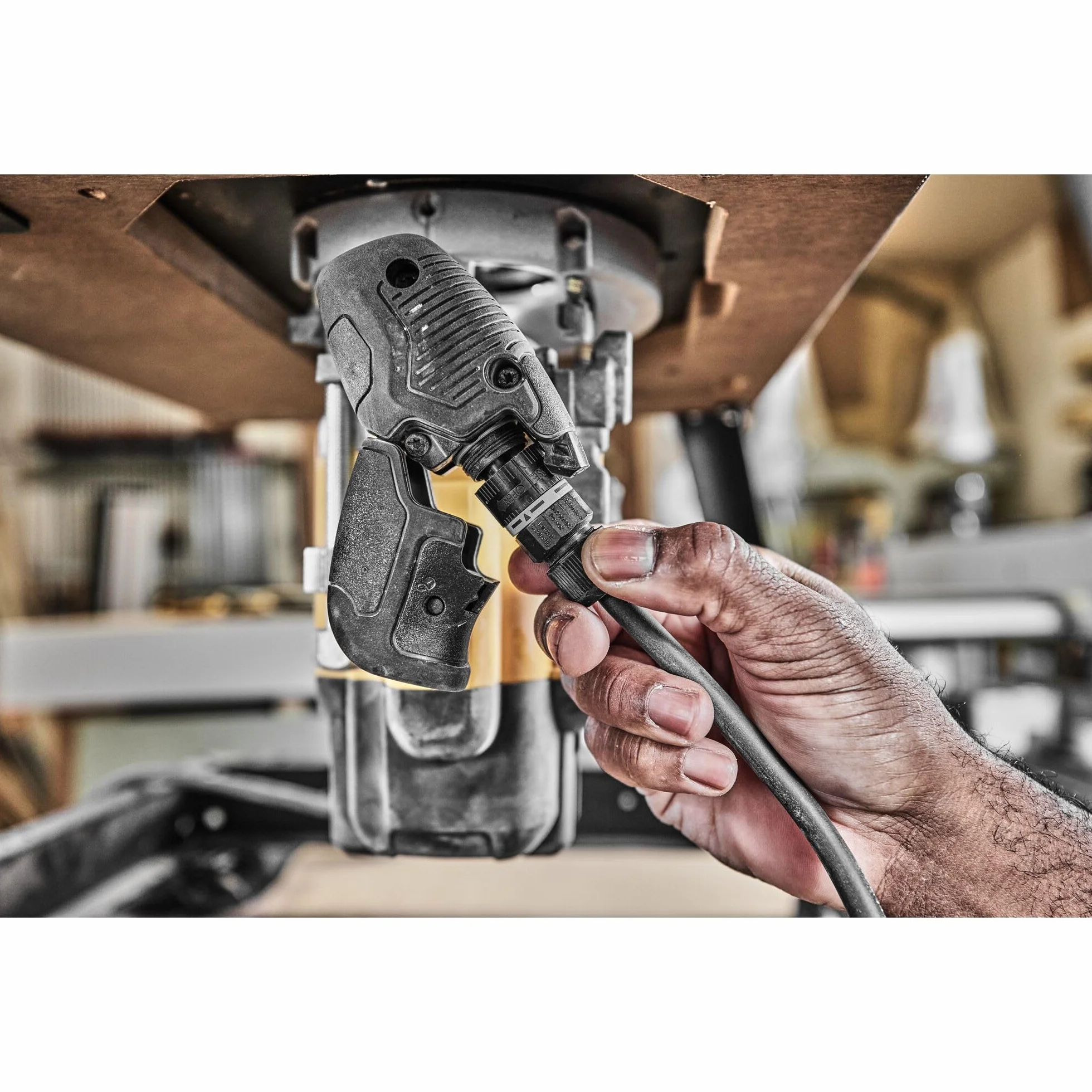 DEWALT FREZARKA GÓRNOWRZ 2300W