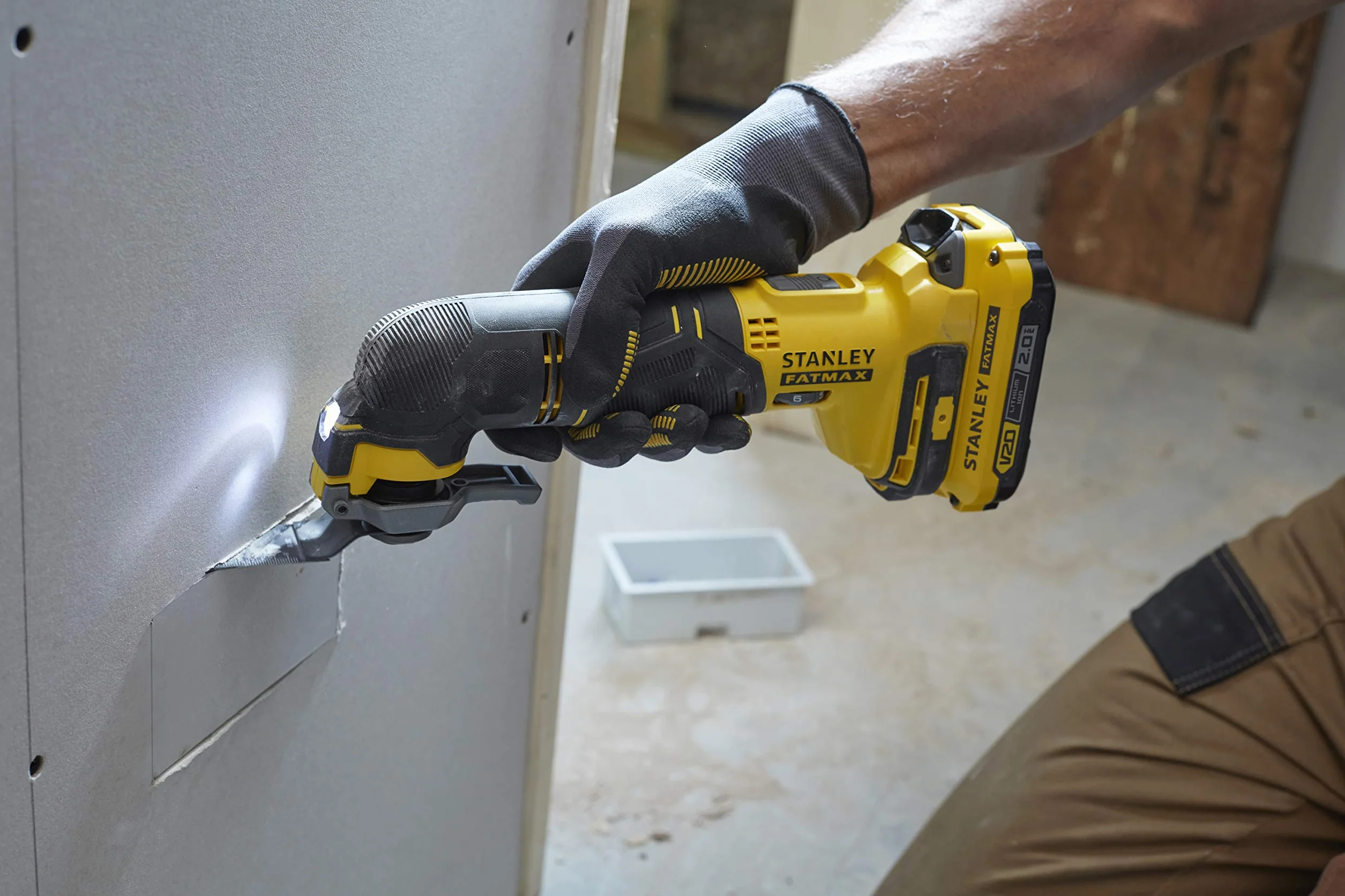 Stanley FATMAX Bezprzewodowe narzędzie wielofunkcyjne 18V 8000-18000 osc/min V20 SFMCE500D2K-QW