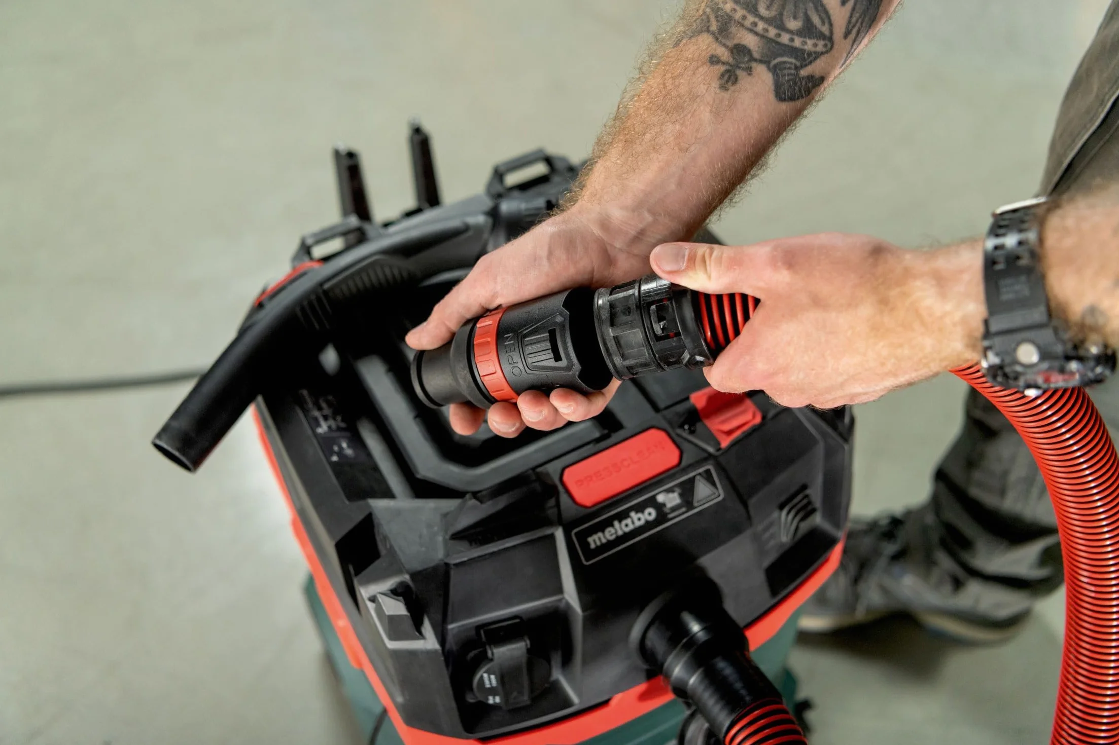 Odkurzacz uniwersalny metabo ASA 30 H PC - Odkurzacz do pracy na mokro/sucho ze zintegrowanym filtrem czyszczącym - 1200 W, 30 l, klasa pyłu H, antystatyczny - Do placów budowy i warsztatów