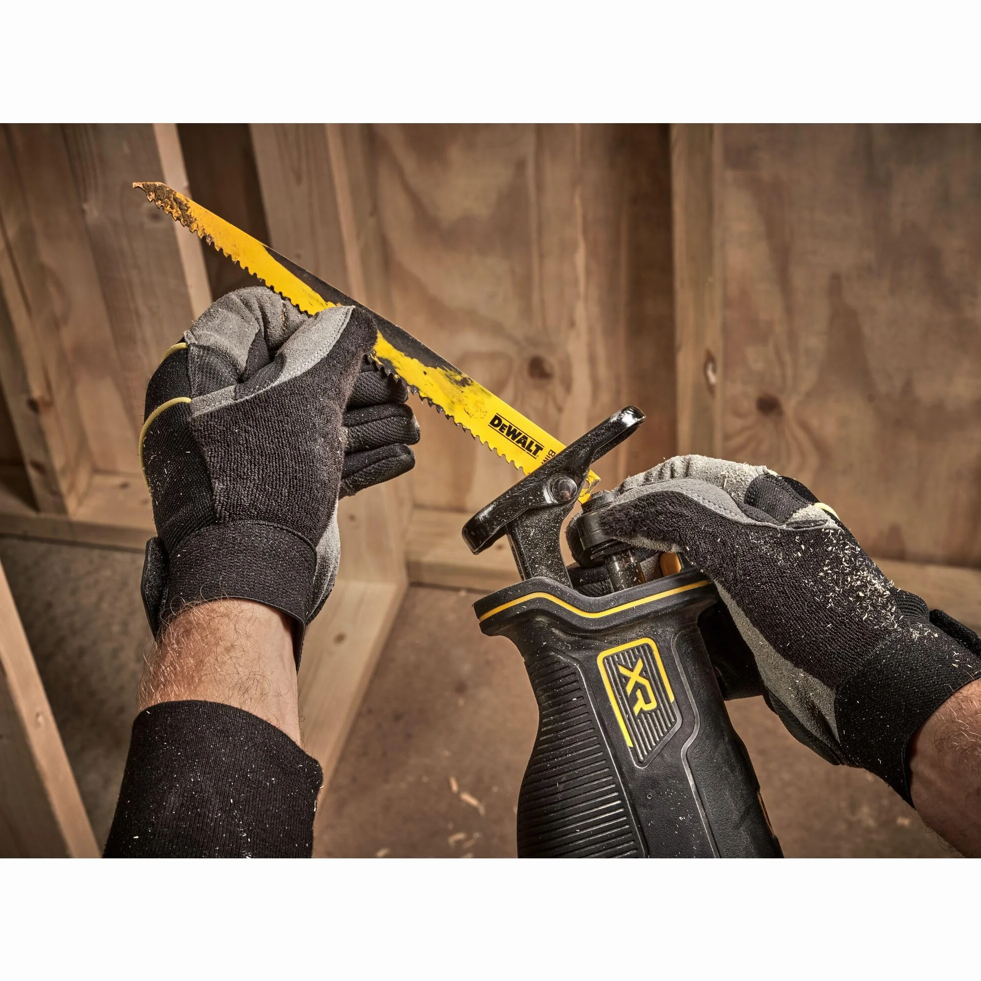 Dewalt DCS382NT akumulatorowa piła szablasta 18 V XR (silnik bezszczotkowy, bardzo kompaktowy, maks. wydajność cięcia 300 mm, wysoka prędkość cięcia, ze światłem LED, w zestawie pudełko TSTAK, dostawa