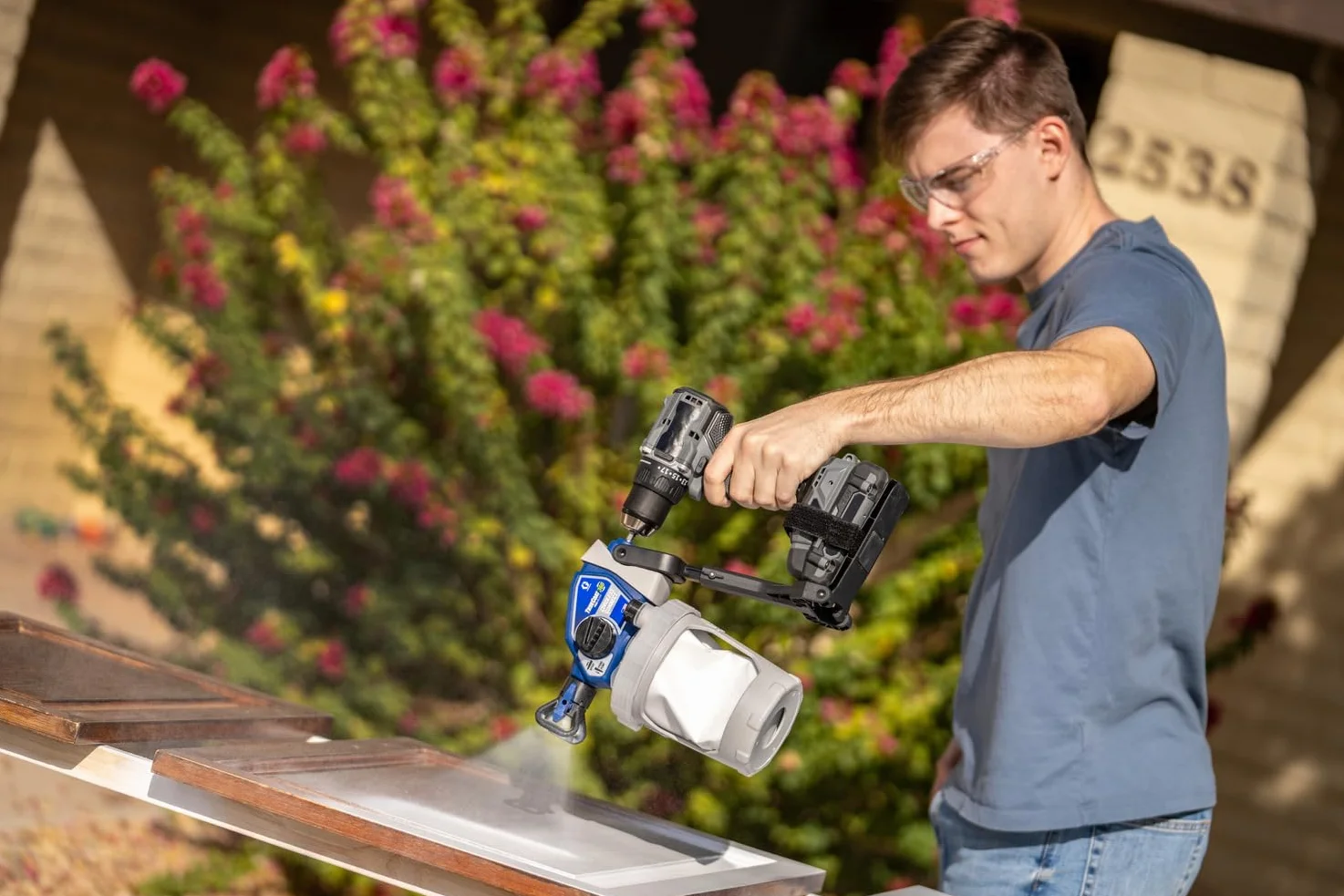 Magnum by Graco 26D361 TrueCoat 360 Cordless Connect, Ręczne, bezprzewodowe Airless system natryskowy mocowane do wiertarek, zastosowania domowe, małe dekoratorskie projekty (maks. ciśnienie 138 bar)