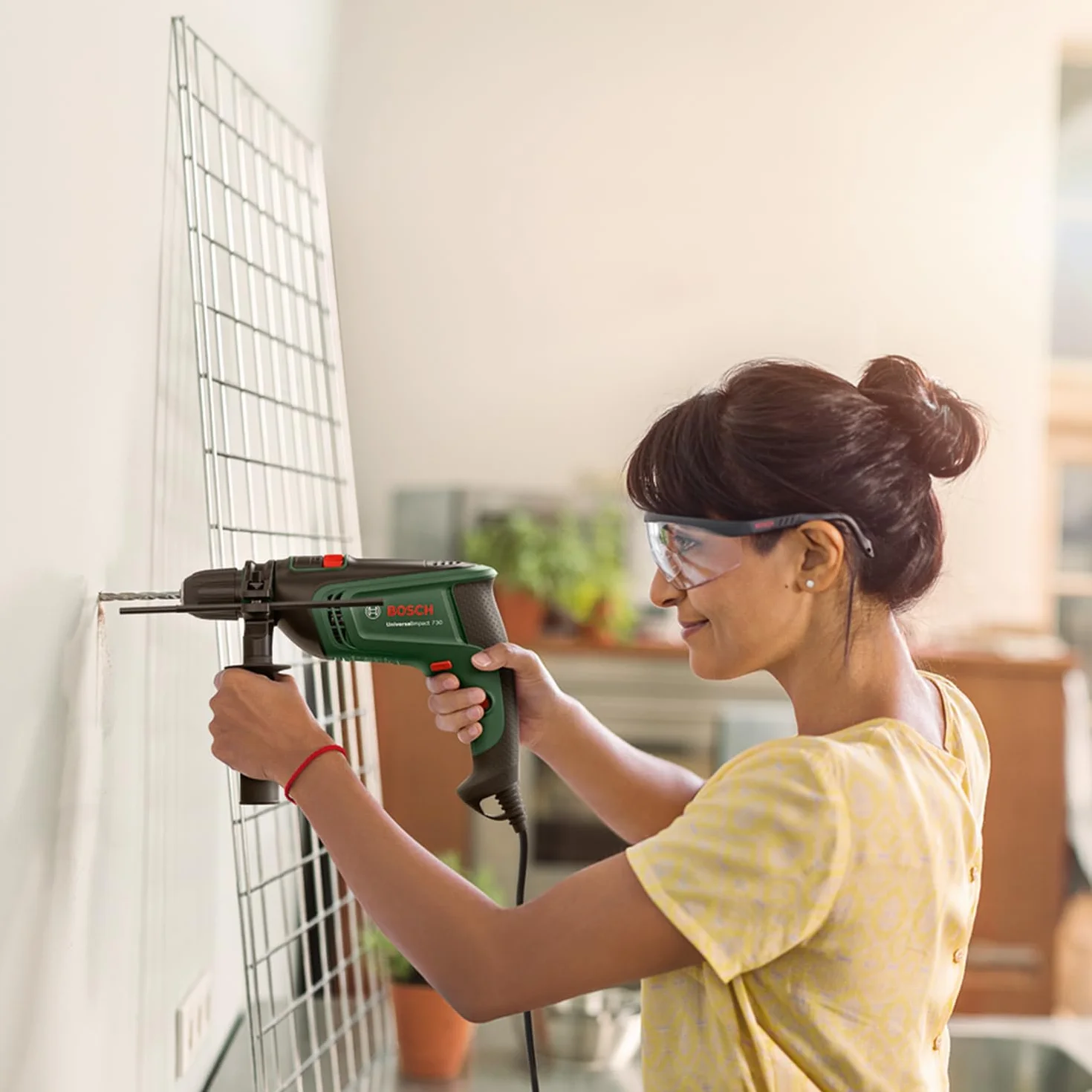 Bosch sieciowa wiertarka udarowa UniversalImpact 730 (precyzyjne wiercenie w murze, drewnie i stali, silnik 730 W, walizka)