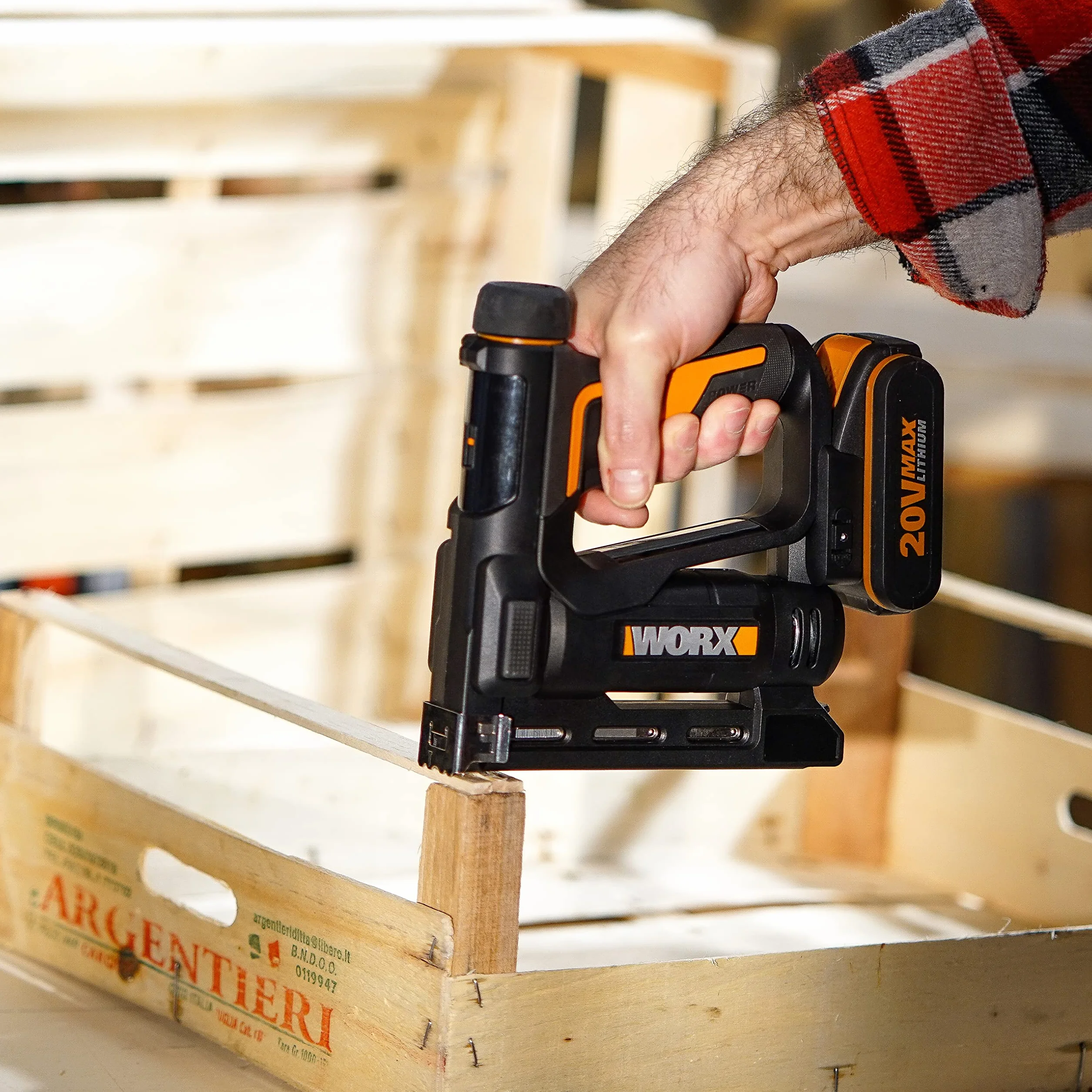 WORX NailForce WX843.9 zszywacz akumulatorowy 20 V, do gwoździ 15 mm i zszywek do 14 mm, łatwe ładowanie magazynka, 60 gwoździ/min sekwencja strzałów, bez akumulatora i ładowarki, kompatybilny z
