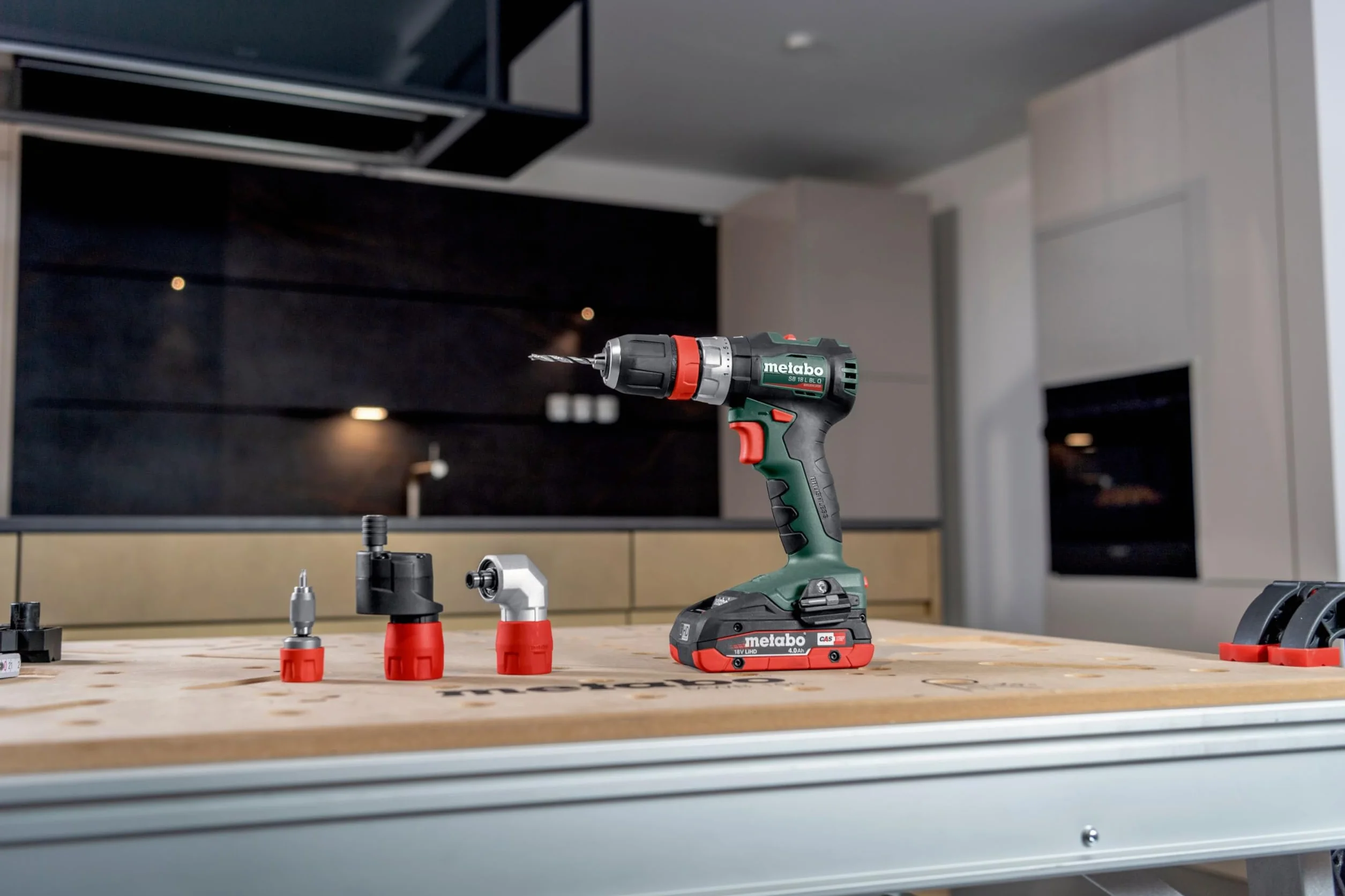 metabo Akumulatorowa wiertarko-wkrętarka udarowa SB 18 L BL Q – 18 V, 65 Nm, rozpiętość 13 mm – bezszczotkowa, światło LED, kompaktowa i wydajna, do wiercenia i wkręcania w drewnie, stali i murze – z