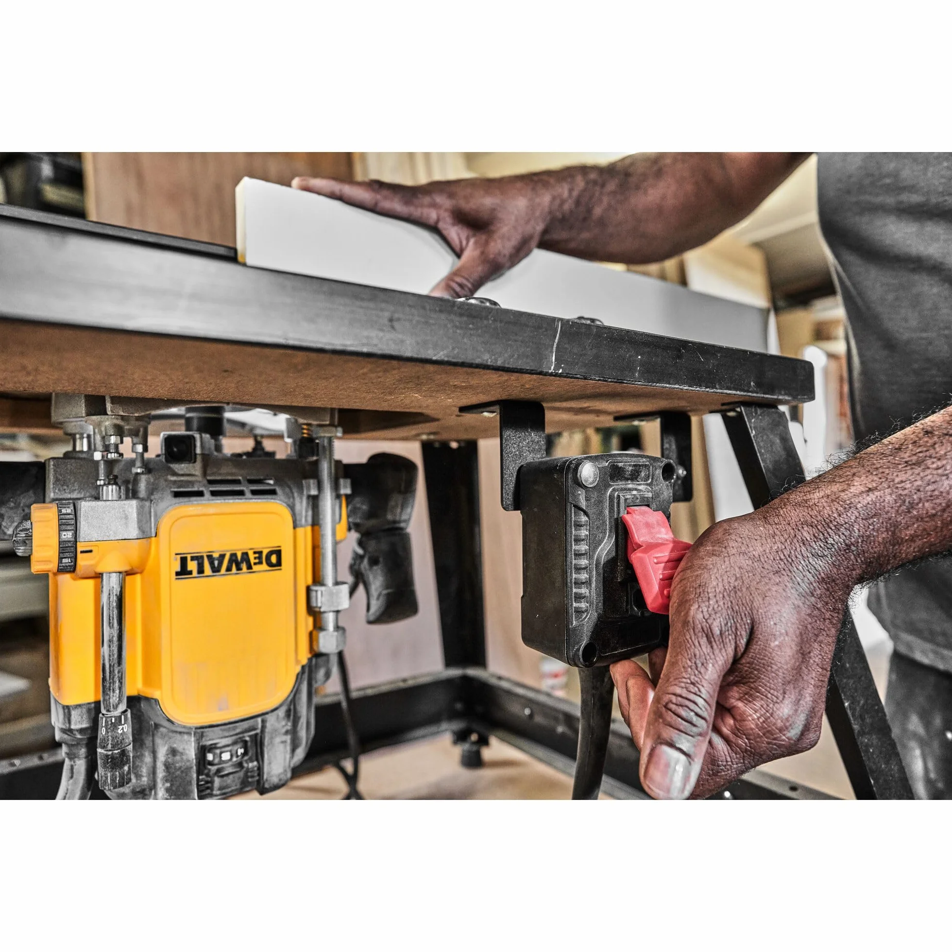 DEWALT FREZARKA GÓRNOWRZ 2300W