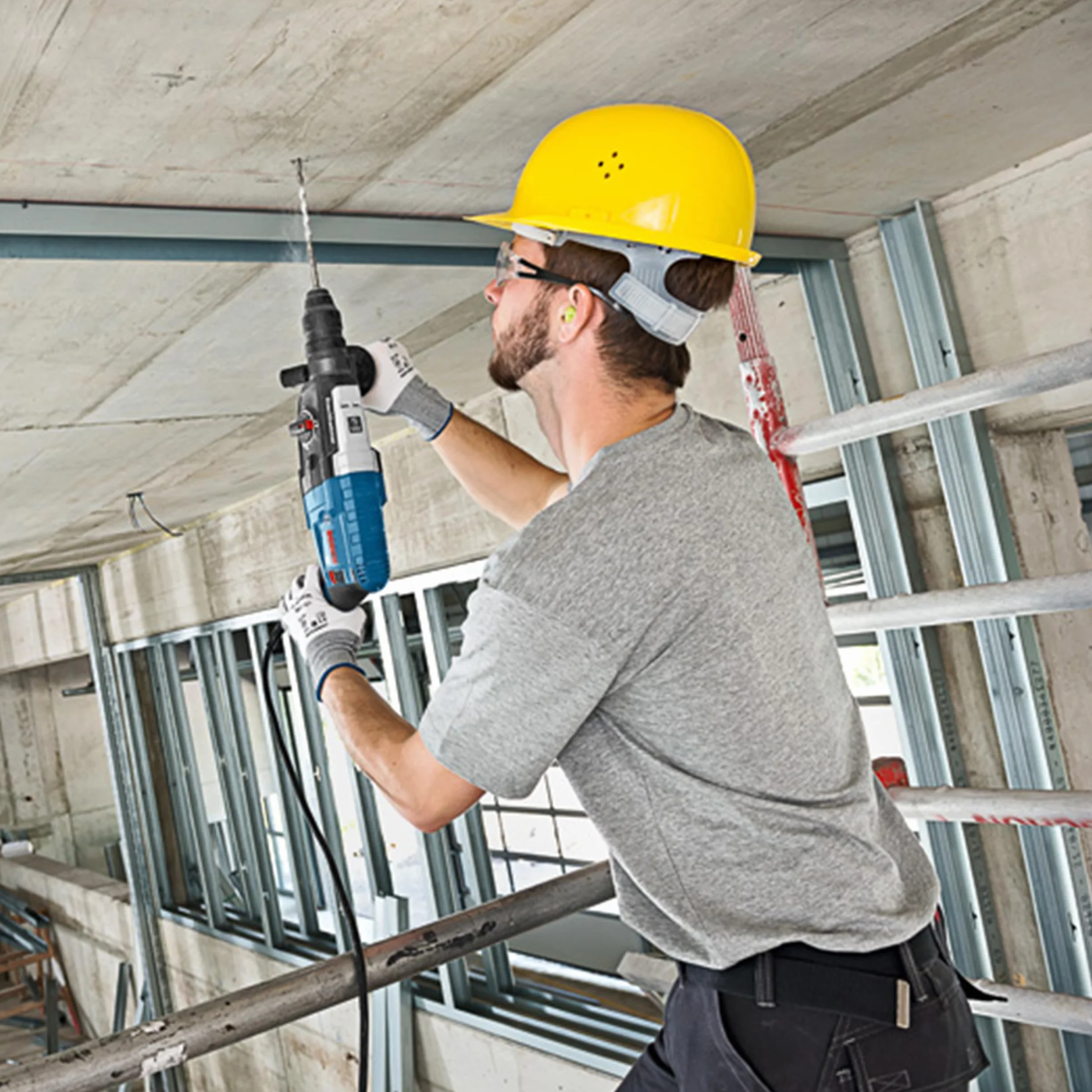 Bosch Professional GBH 2-28 F młot udarowo-obrotowy SDS plus 28 mm L-BOXX