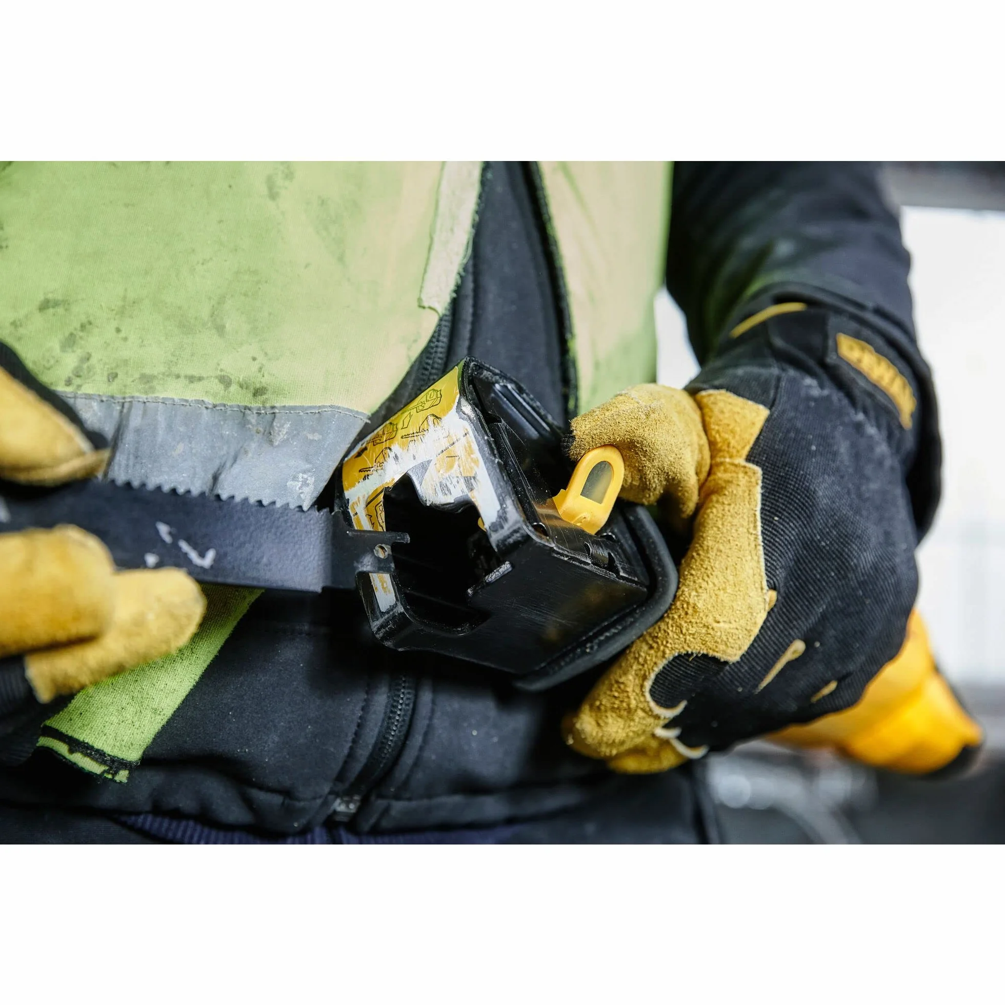 DEWALT Piła szablasta 1100 W DWE305PK długość skoku 29 mm wydajność cięcia 280 mm