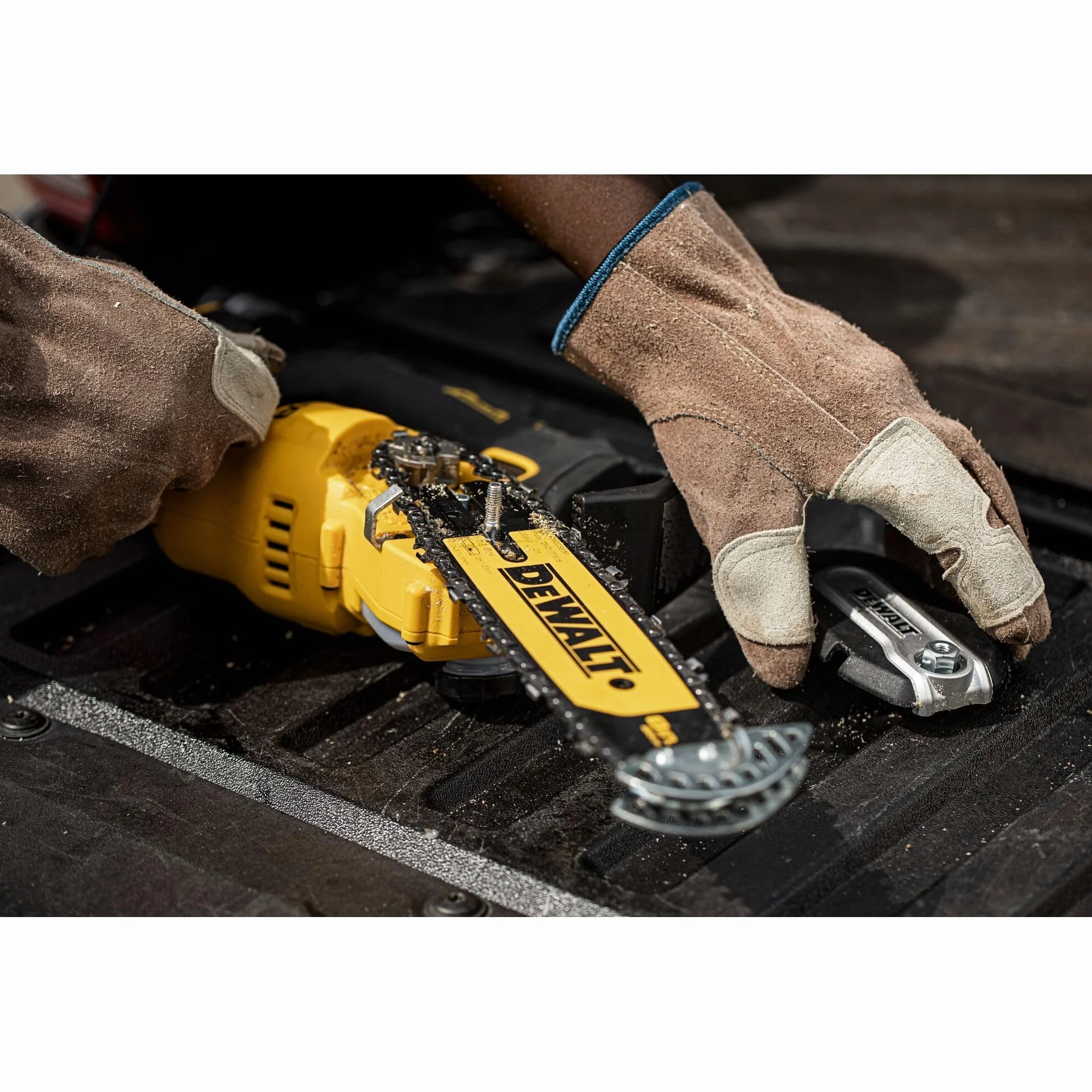 DEWALT DCMPS520N-XJ akumulatorowa piła do gałęzi 18 V (miecz 20 cm, silnik bezszczotkowy, automatyczne smarowanie łańcucha, metalowa ochrona na czubku miecza, boczne napięcie łańcucha, dostawa bez