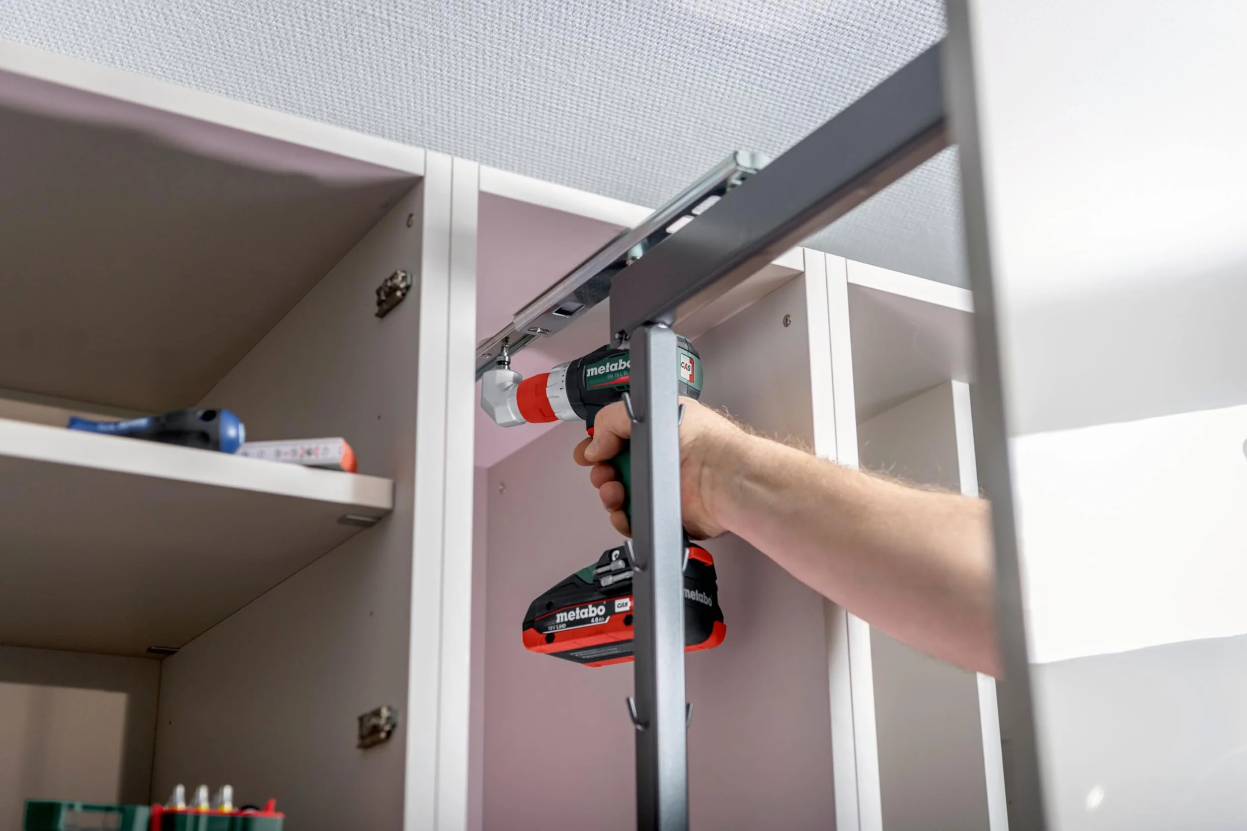 metabo Akumulatorowa wiertarko-wkrętarka udarowa SB 18 L BL Q – 18 V, 65 Nm, rozpiętość 13 mm – bezszczotkowa, światło LED, kompaktowa i wydajna, do wiercenia i wkręcania w drewnie, stali i murze – z