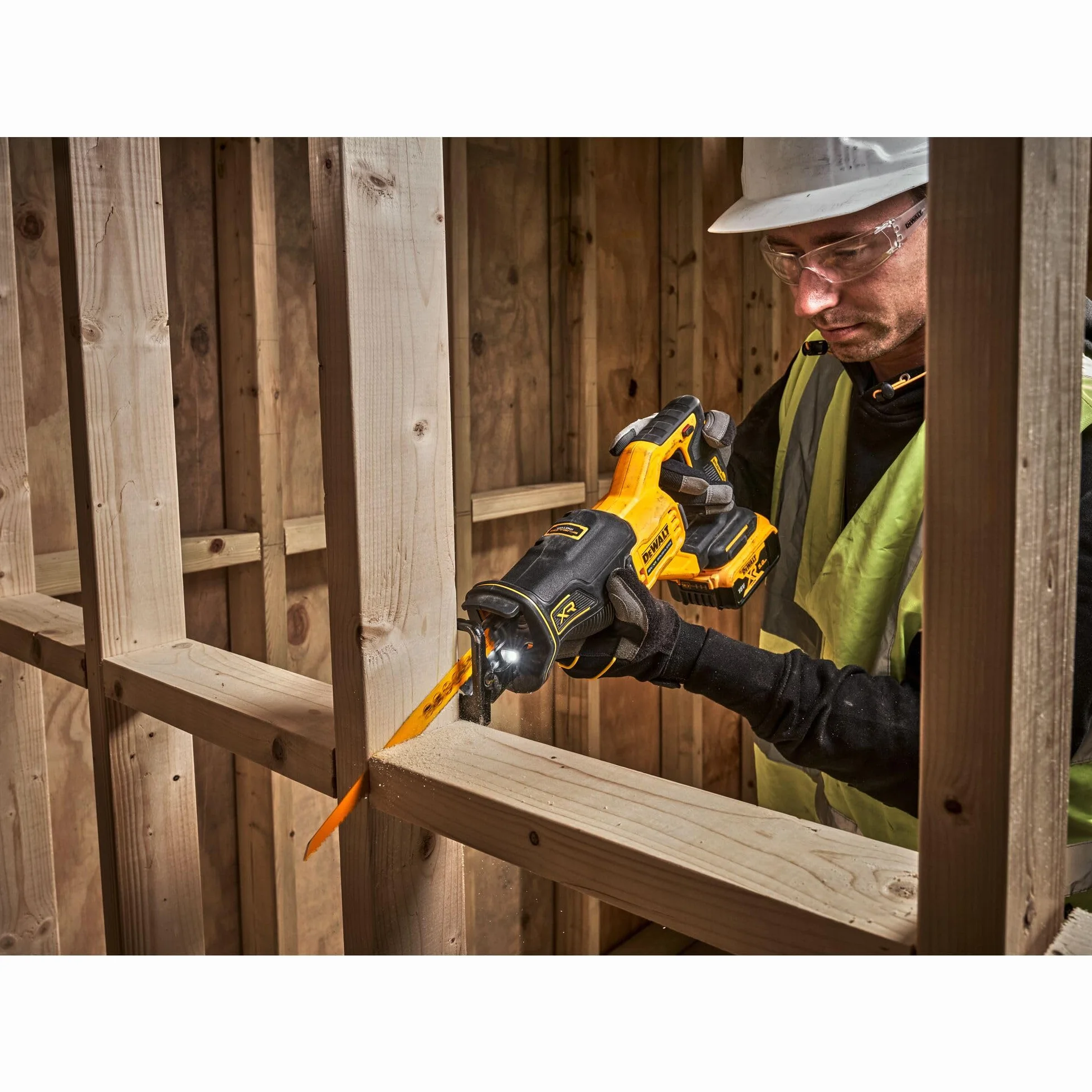 Dewalt DCS382NT akumulatorowa piła szablasta 18 V XR (silnik bezszczotkowy, bardzo kompaktowy, maks. wydajność cięcia 300 mm, wysoka prędkość cięcia, ze światłem LED, w zestawie pudełko TSTAK, dostawa