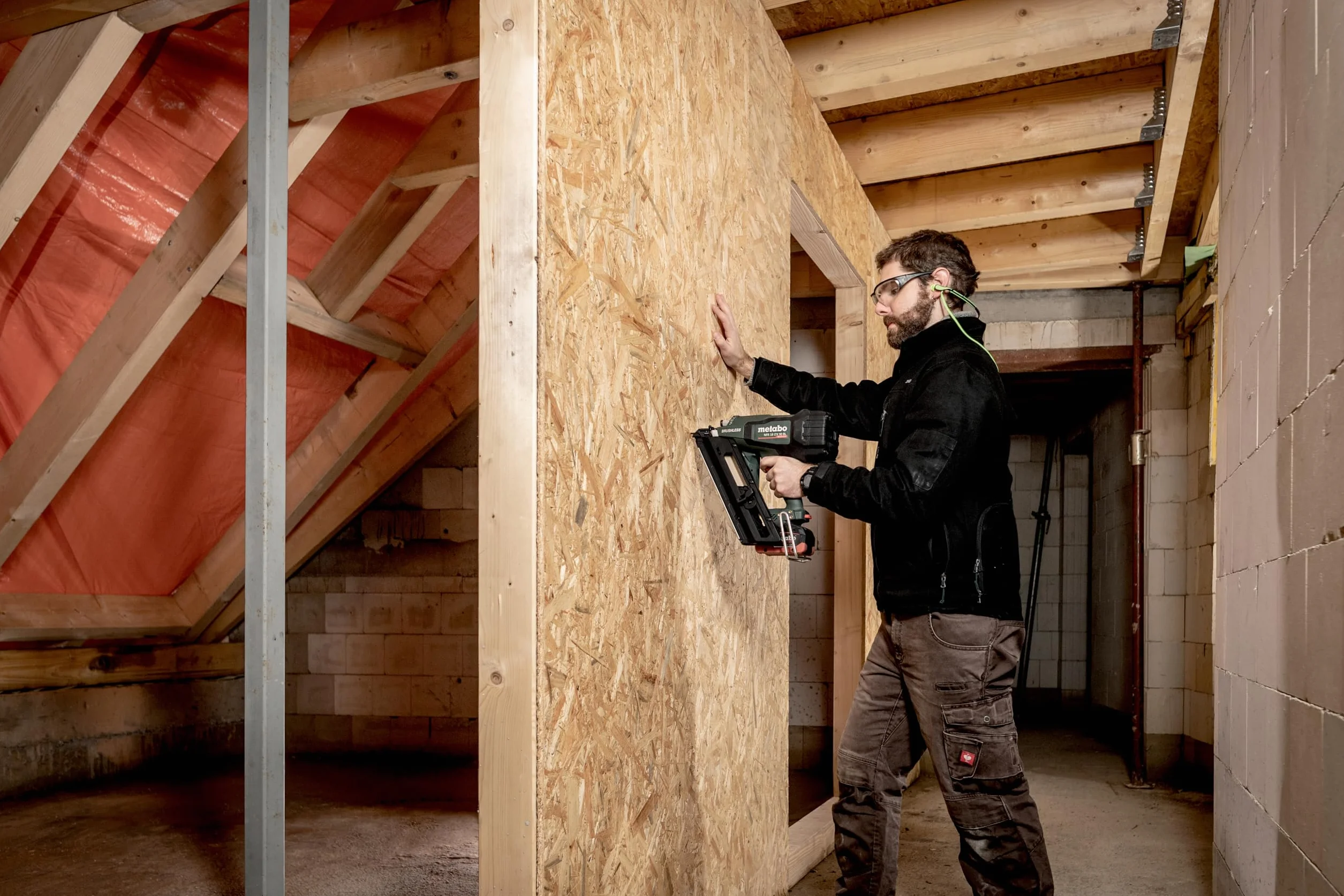 Metabo akumulatorowy gwoździarka NFR 18 LTX 90 BL – 612090840 – 18 V – Z technologią uderzenia pneumatycznego do wszechstronnych prac podłogowych i montażowych – Bez akumulatora i ładowarki