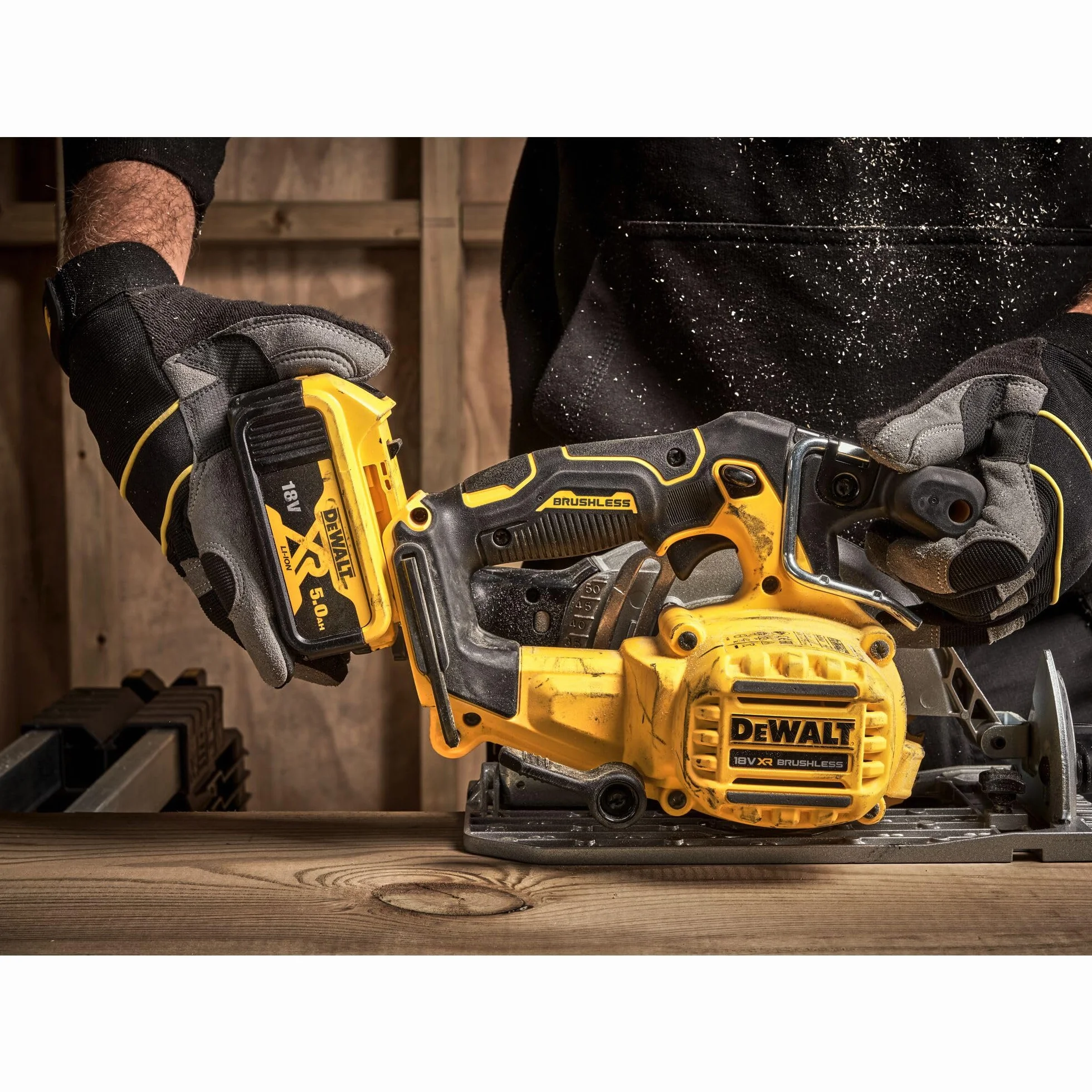 DEWALT DCS565N-XJ 18V XR 165mm piła tarczowa akumulatorowa