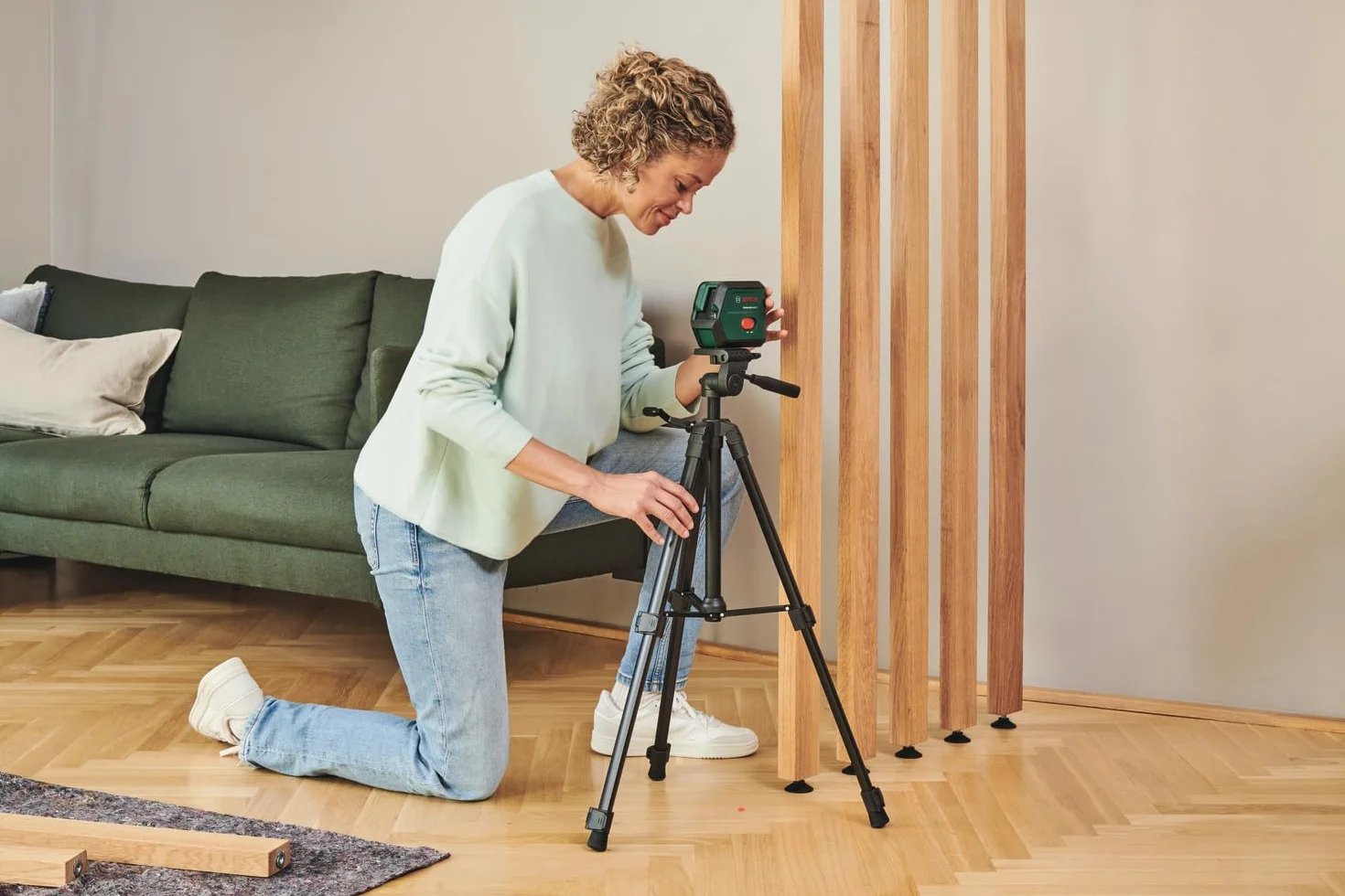 Laser krzyżowy Bosch UniversalLevel 2 (linia laserowa skrzyżowana wraz z dodatkowymi punktami w pionie do precyzyjnego wyrównywania elementów i łatwego przenoszenia punktów, opakowanie kartonowe)
