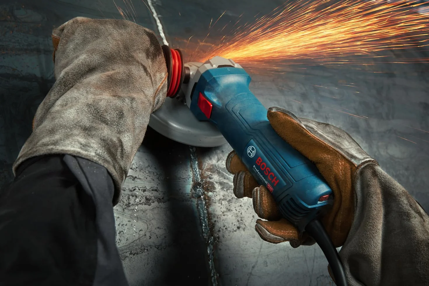Bosch Professional: szlifierka kątowa GWS 12-125 S (kołnierz mocujący, osłona, nakrętka mocująca, rękojeść dodatkowa z systemem Vibration Control, klucz oczkowy)