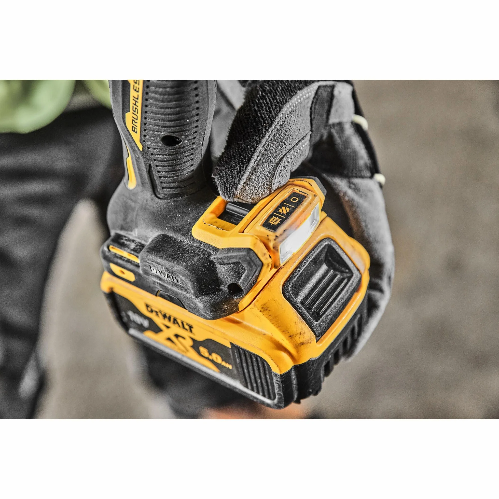 DEWALT DCD800P2T-QW wiertarko-wkrętarka akumulatorowa 18 V, 2 prędkości, silnik bezszczotkowy, uchwyt wiertarski 13 mm, oświetlenie LED, w zestawie 2 x akumulator 5,0 Ah, ładowarka i pudełko TSTAK