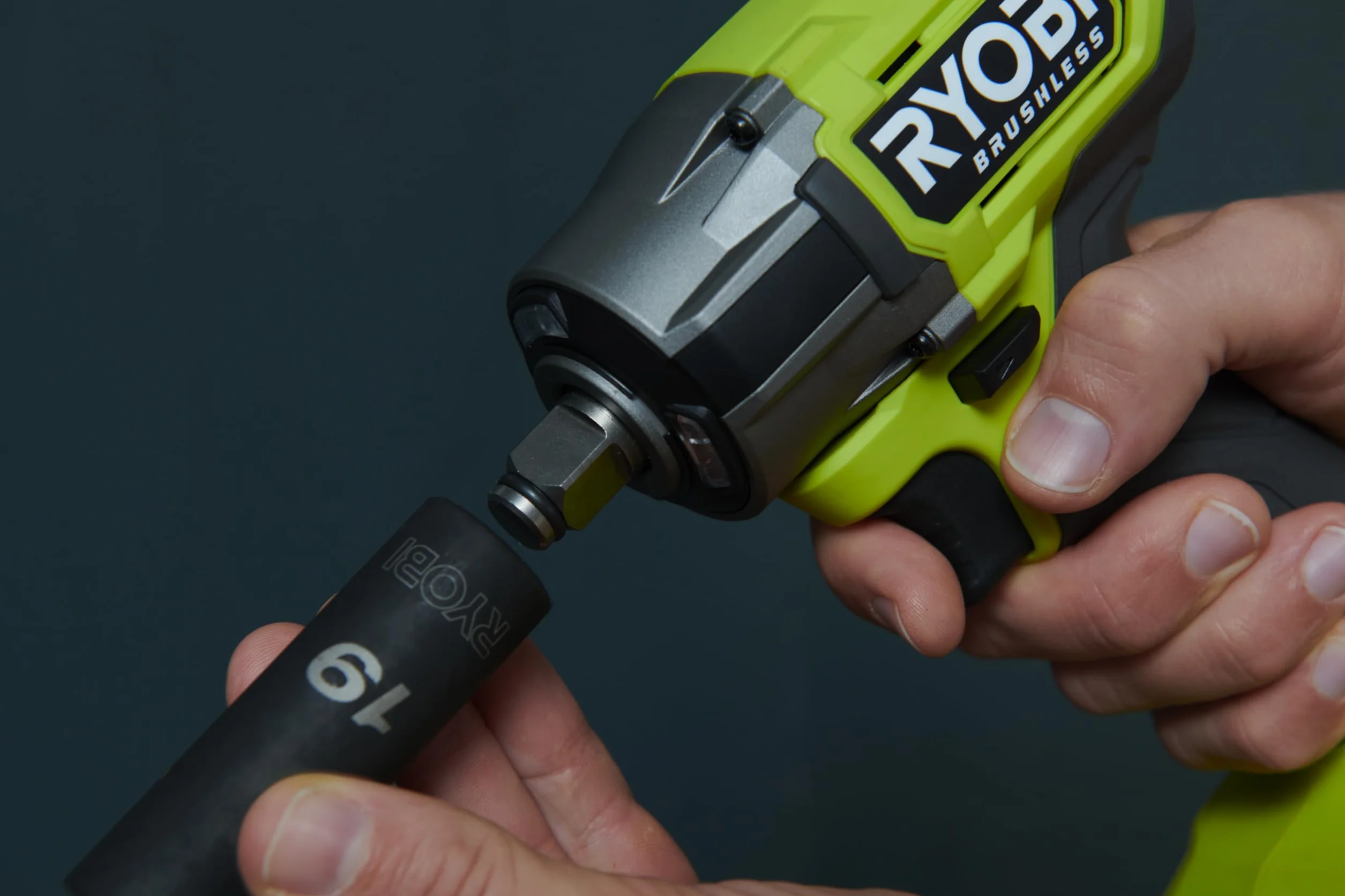 RYOBI RIW18CBL-0 18V ONE+ bezprzewodowy bezszczotkowy kompaktowy klucz udarowy (gołe narzędzie)