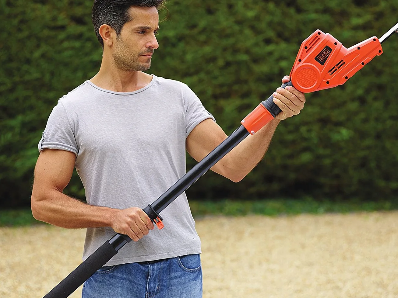 BLACK+DECKER, Sieciowe nożyce do żywopłotu na trzonku, moc 550 W, nóż 51 cm, grubość cięcia 22 mm, PH5551