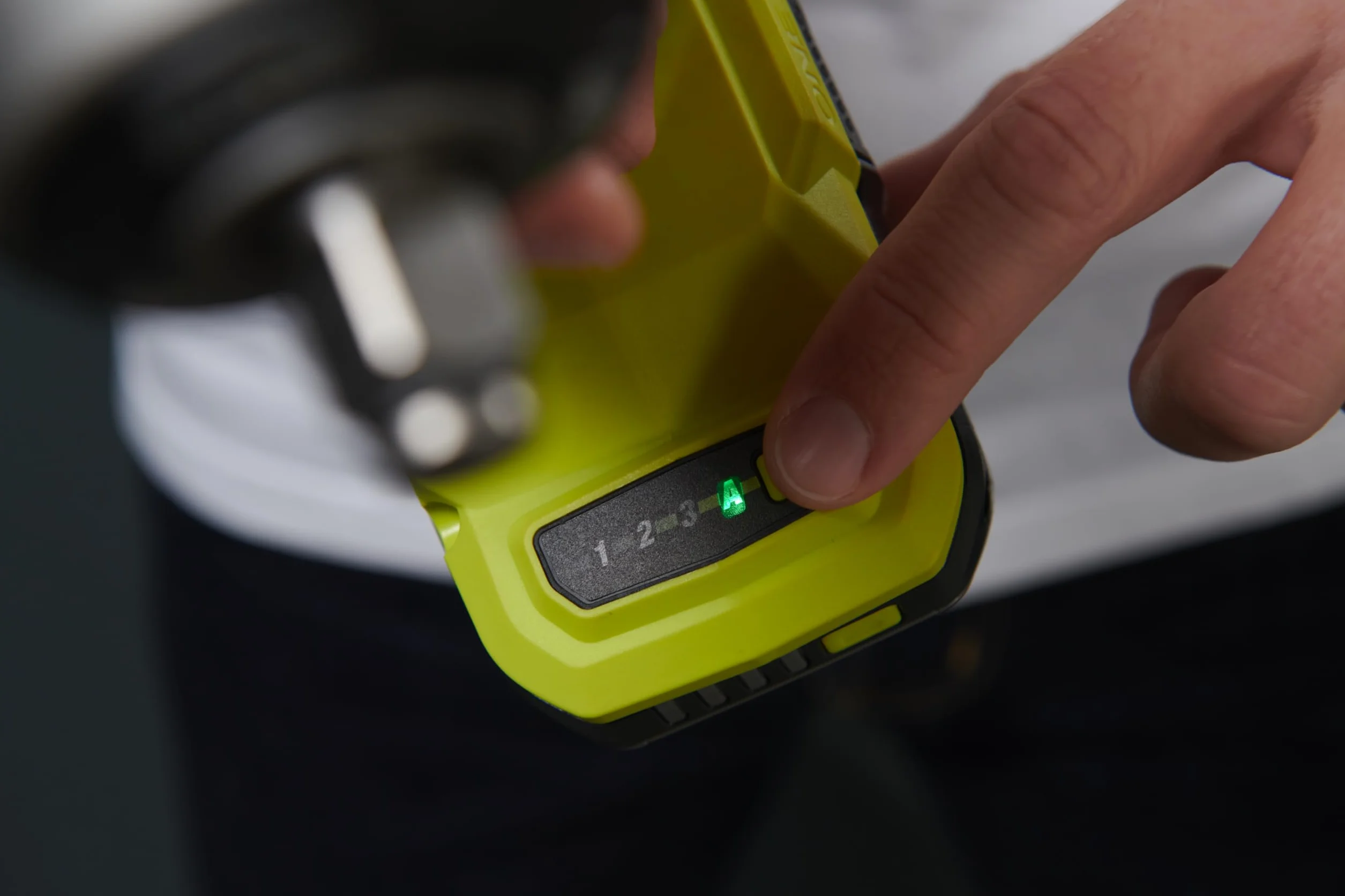 RYOBI RIW18CBL-0 18V ONE+ bezprzewodowy bezszczotkowy kompaktowy klucz udarowy (gołe narzędzie)