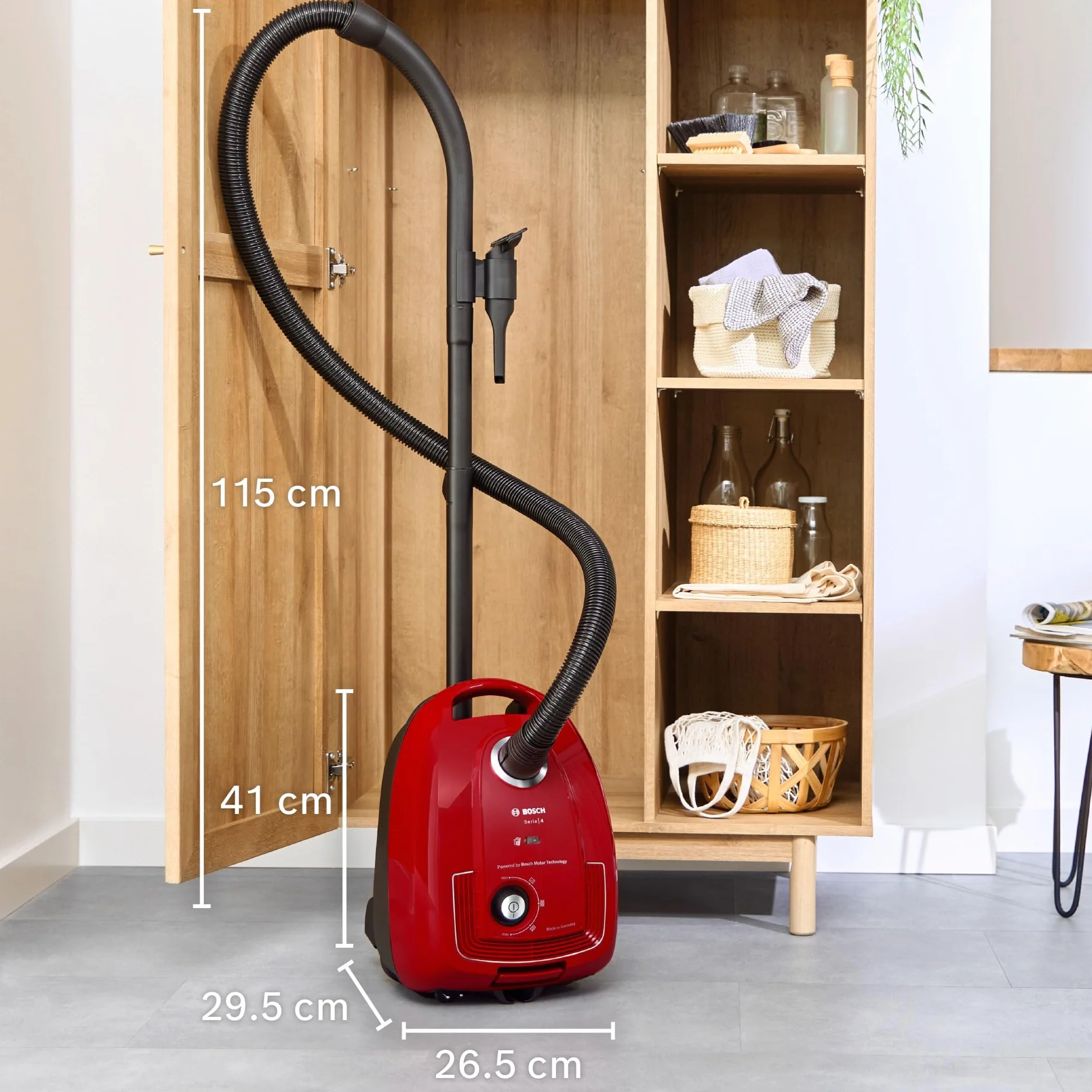 Bosch Serie 4, odkurzacz workowy, kompaktowy, lekki, worek na kurz XL 4 l, promień działania 10 m, higieniczny filtr PureAir, niemiecka jakość, BGB38RD2, czerwony
