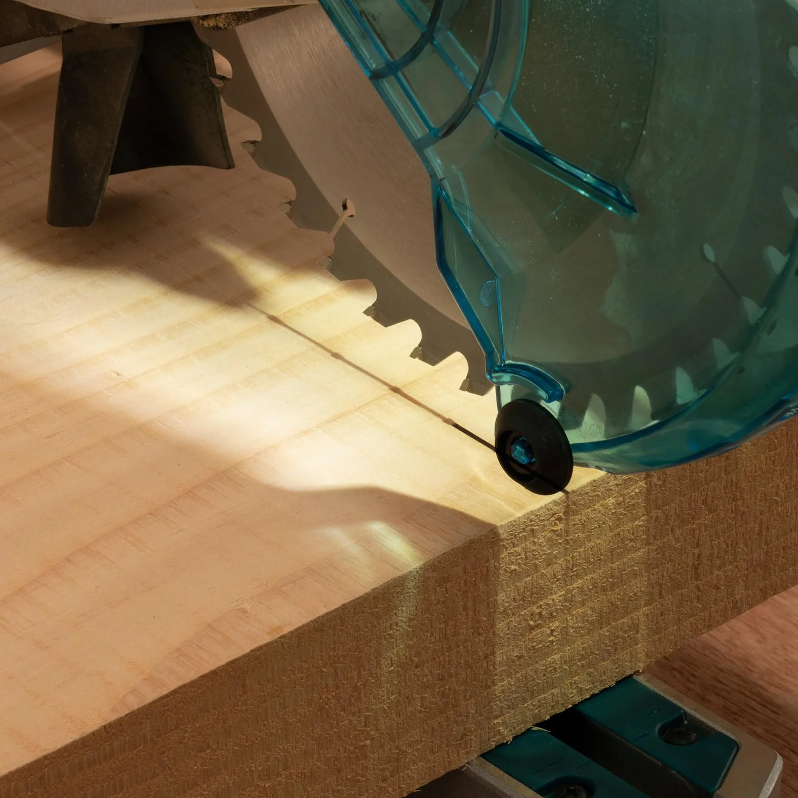 Makita Piła 216 mm