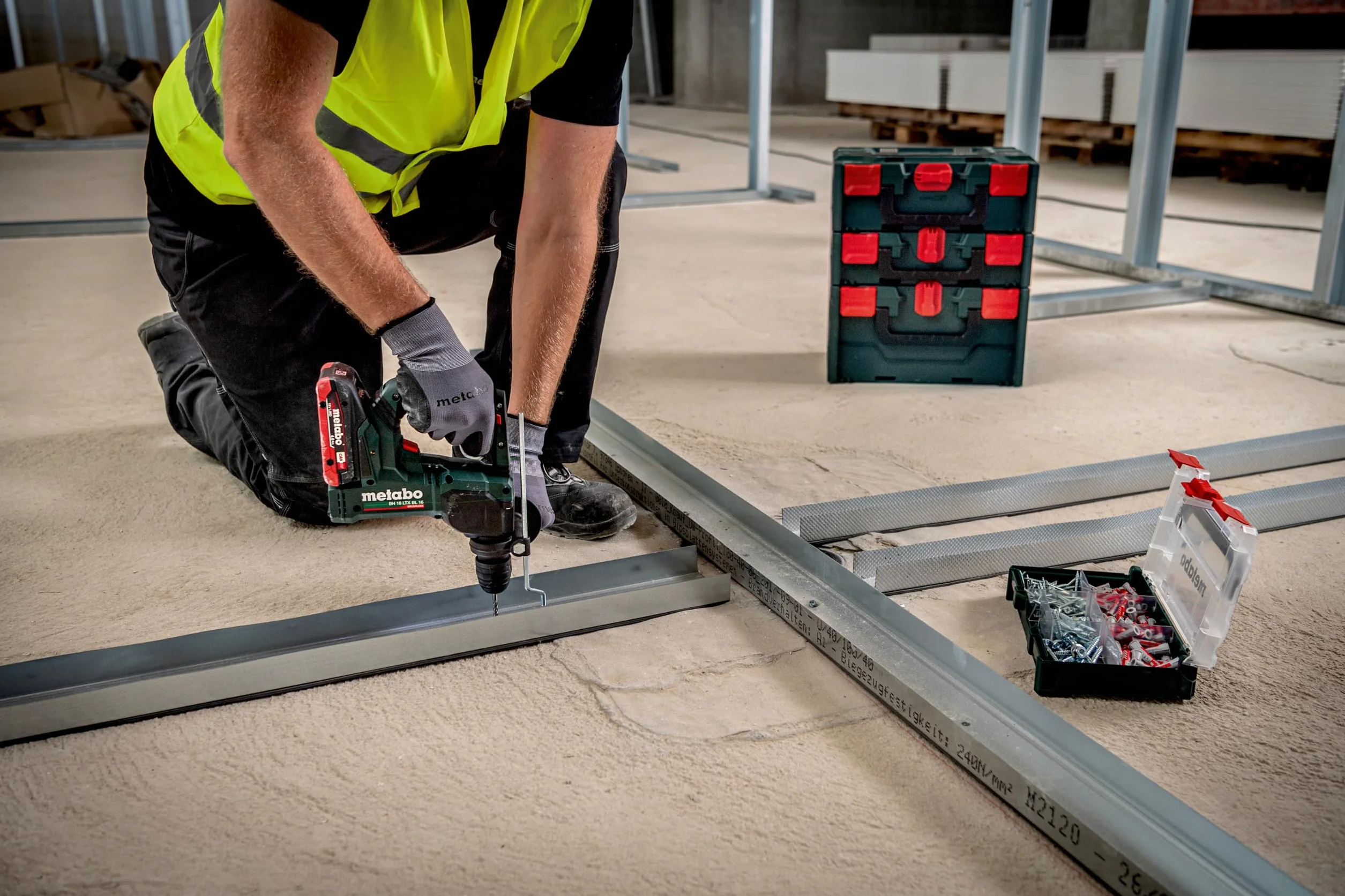 Metabo Młotek akumulatorowy BH 18 LTX BL 16 (600324850) 18 V; karton, napięcie akumulatora: 18 V, maks. energia pojedynczego uderzenia (EPTA): 1,3 J, maks. liczba uderzeń: 5250 /min