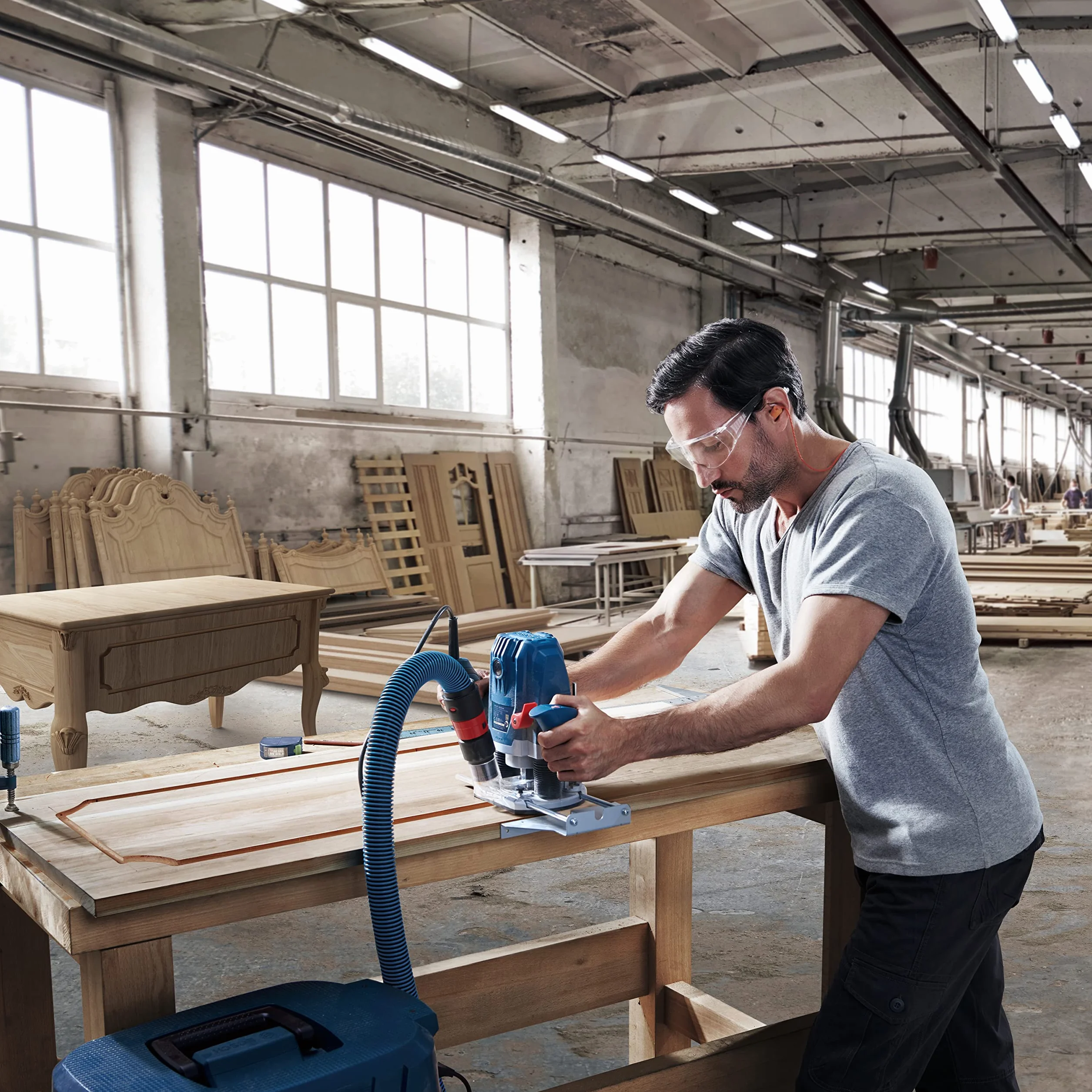Bosch Professional GOF 130 frezarka górnowrzecionowa