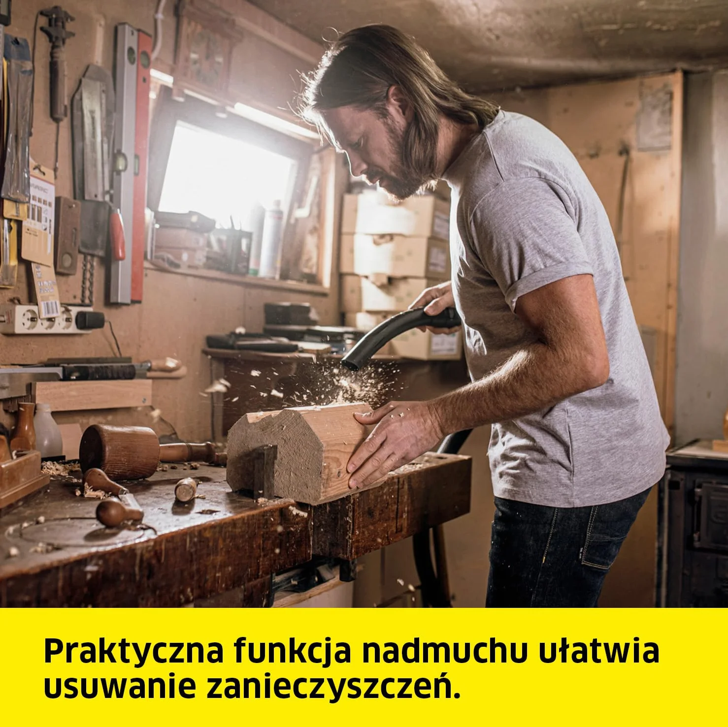 Kärcher na mokro/sucho WD 4 P V-20/5/22, 1000 W, plastikowy pojemnik: 20 l, wąż: 2,2 m, funkcja wydmuchu, gniazdo z włącznikiem/wyłącznikiem, filtr, ssawka podłogowa i szczelinowa, worek filtrujący