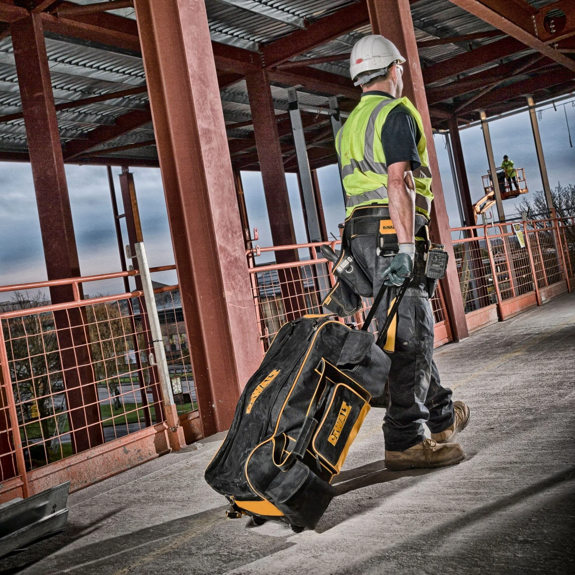 DEWALT DWST1-79210 Torba podróżna na kółkach 66 cm żółto-czarna duża