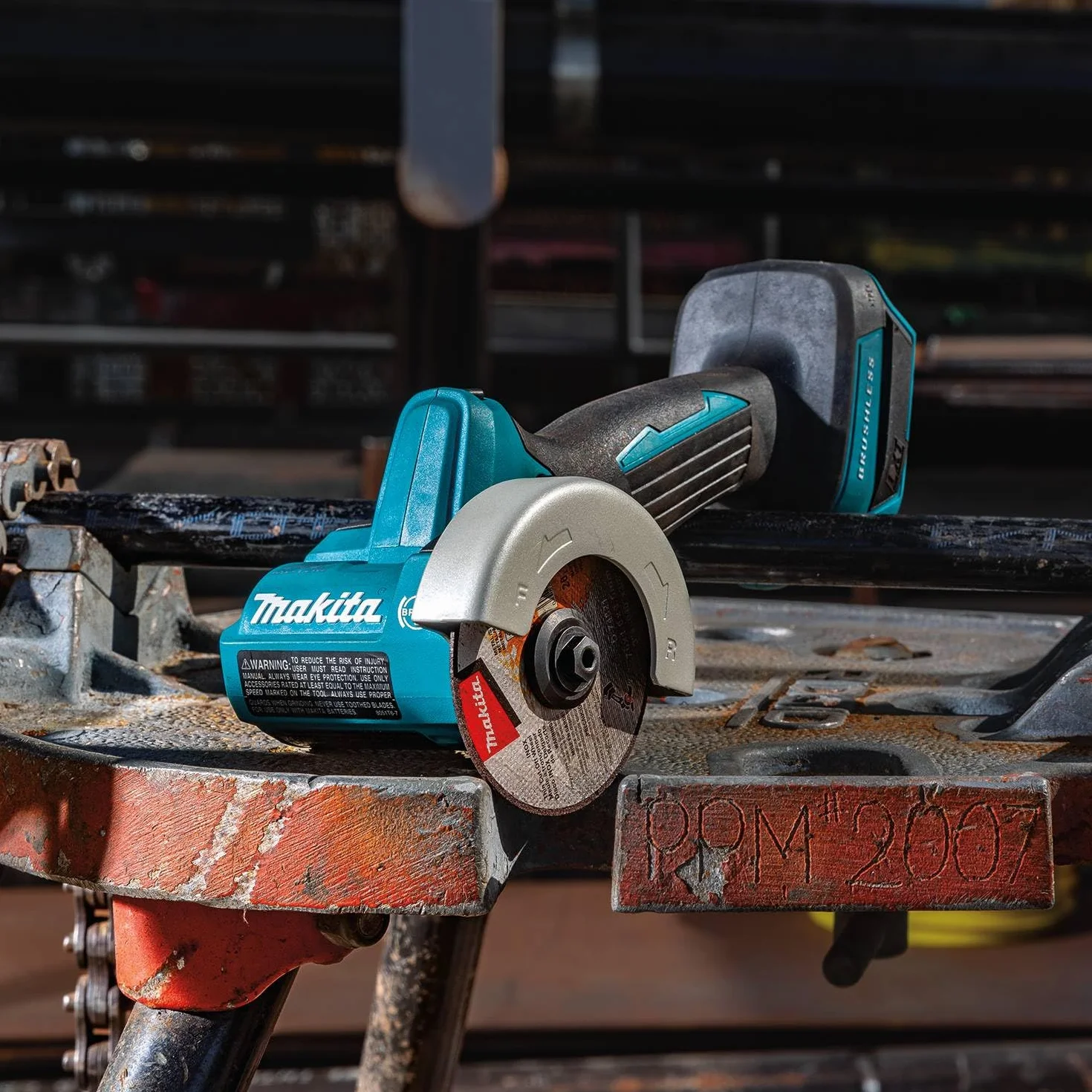 MAKITA DMC300Z Szlifierka kompaktowa 18V LXT 76 mm