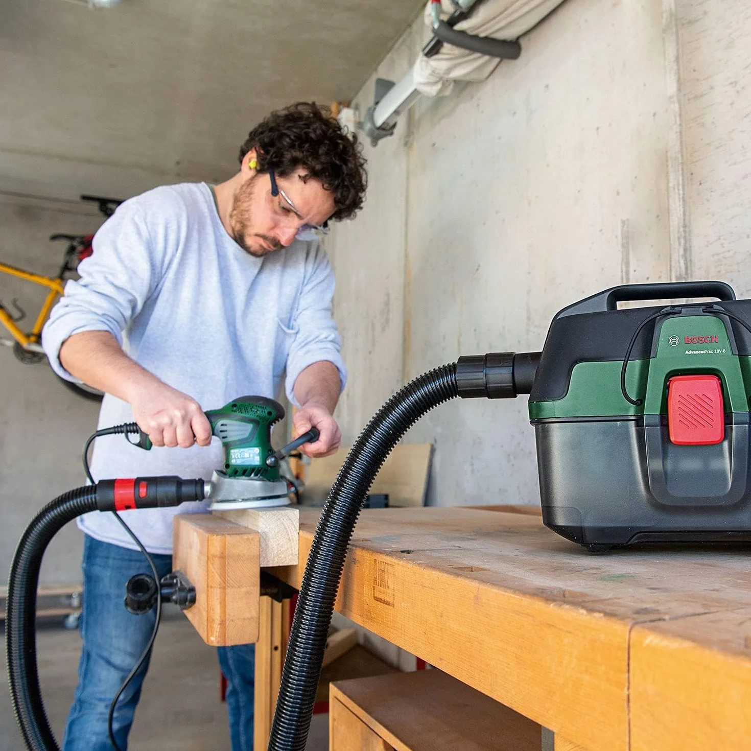 Bosch Home And Garden Akumulatorowy Odkurzacz do Pracy na Sucho i Mokro AdvancedVac 18V-8, bez Akumulatora, System 18 V, Zestaw Akcesoriów w Komplecie, w Opakowaniu Kartonowym